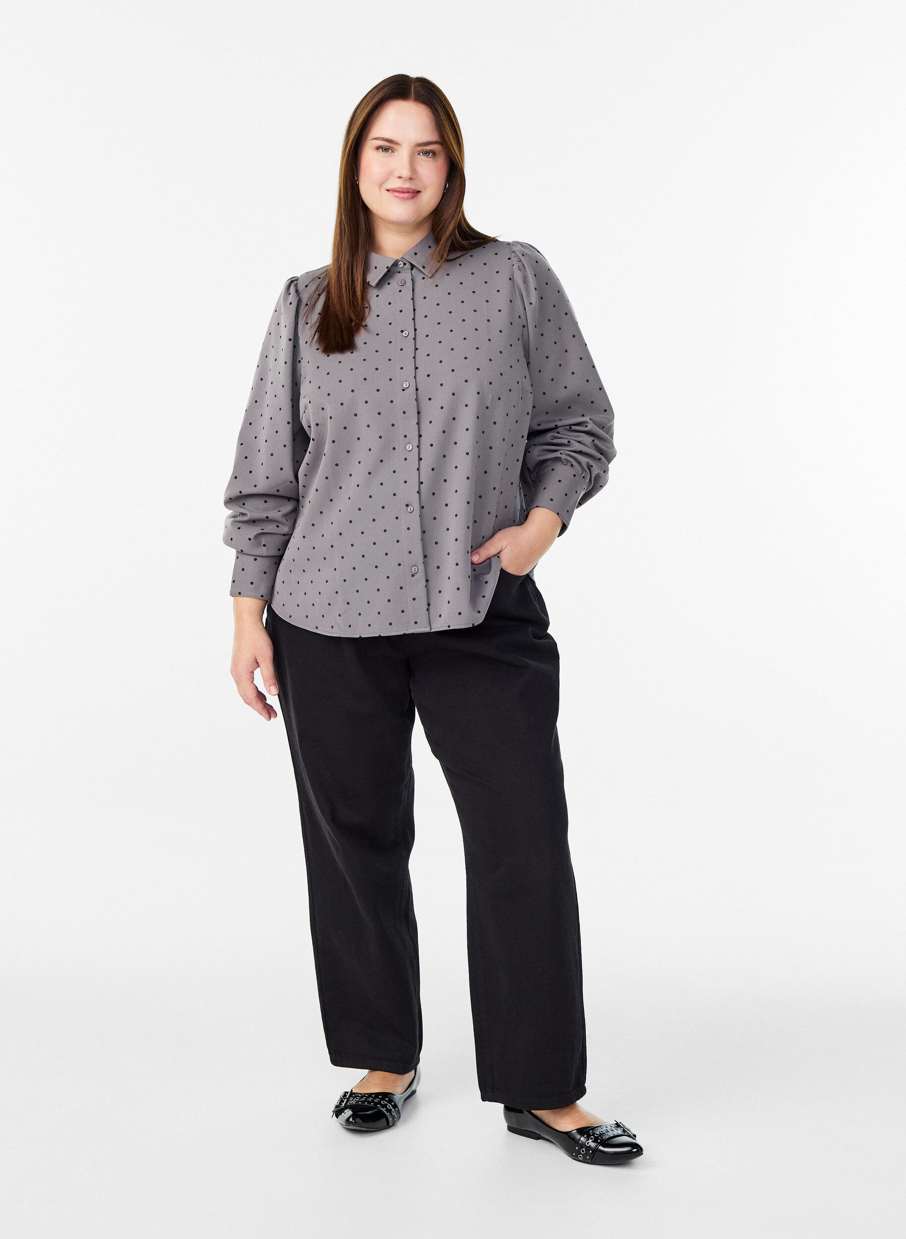 Zizzi Blouse met kraag en stippen, Grijs, Model image number 1