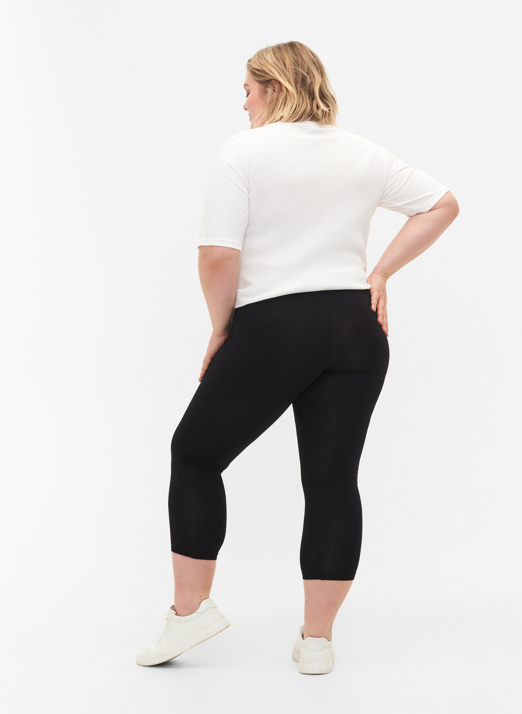 Zizzi Basic 3/4 legging in viscose, Zwart, Model image number 2
