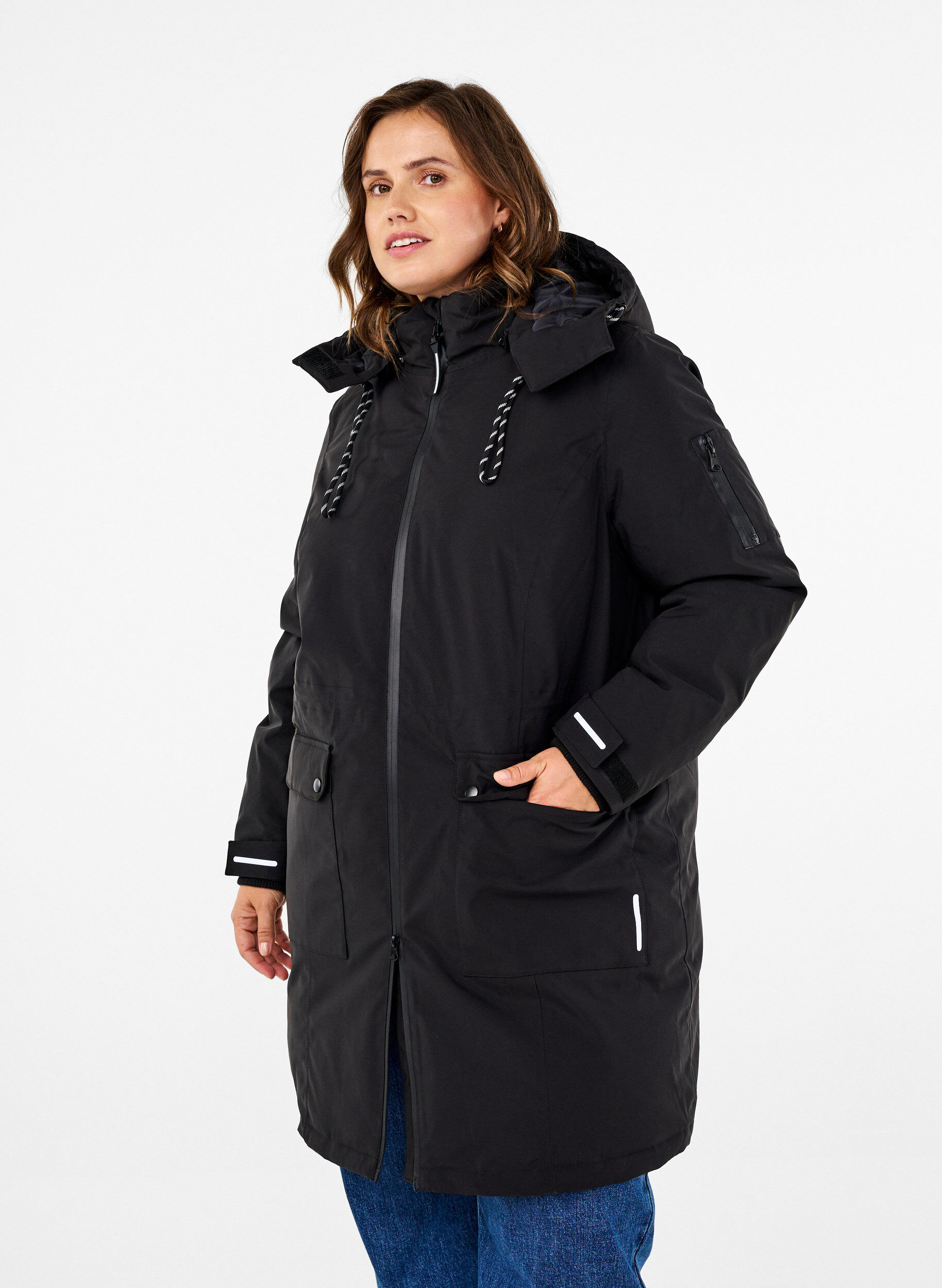 Zizzi Praktische winterjas met capuchon en zakken, Zwart, Model image number 0
