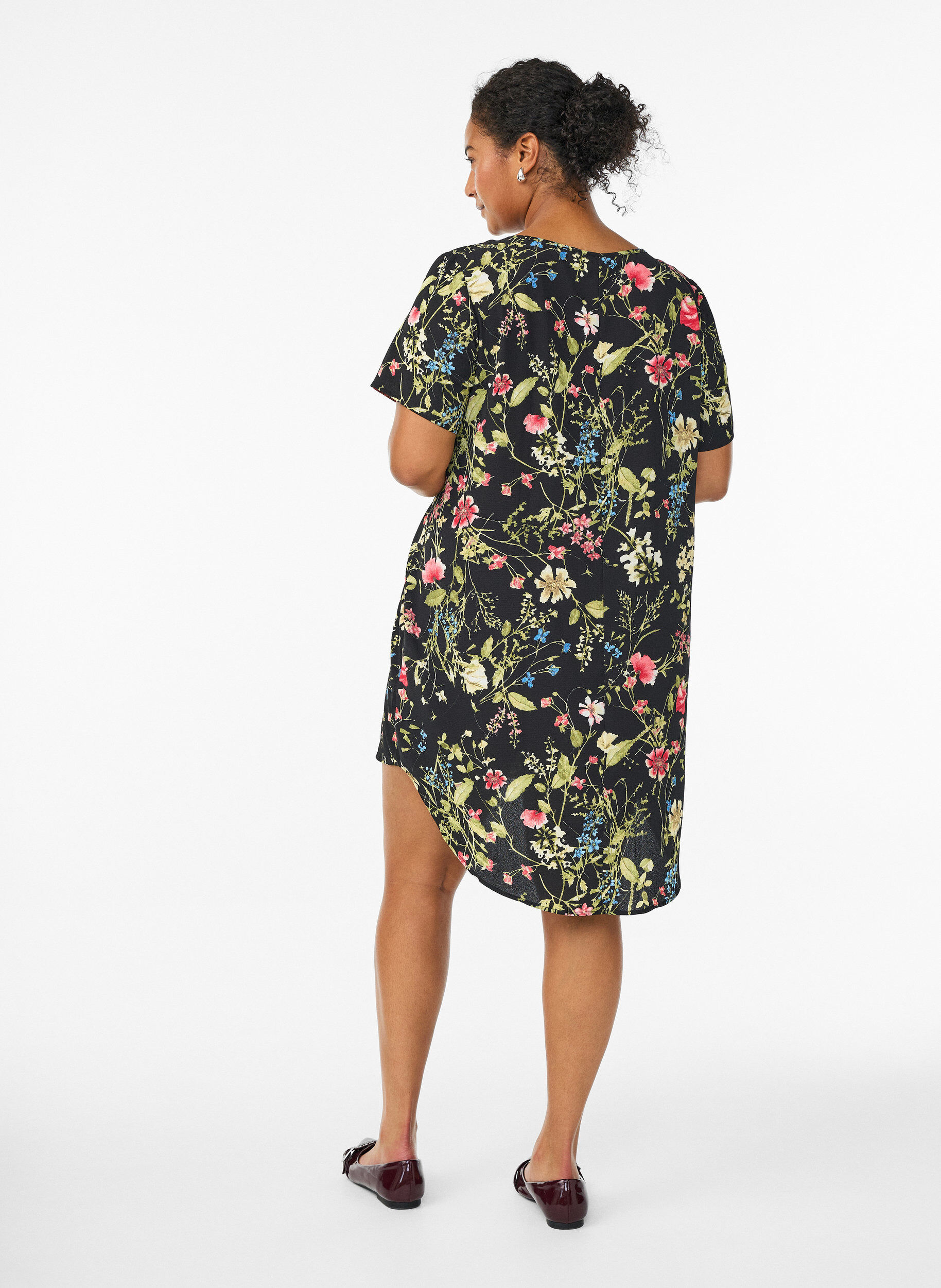 Zizzi Jurk met print en korte mouwen, Zwart, Model image number 2