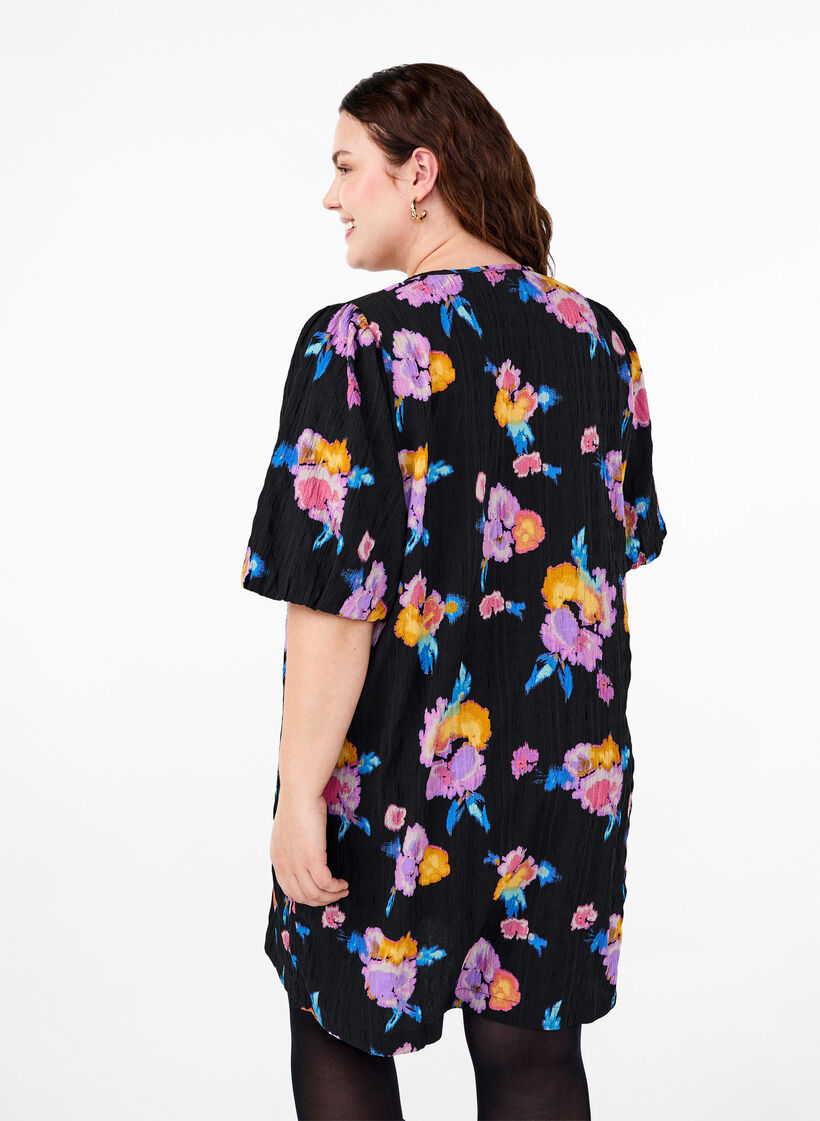 Jurk met korte pofmouwen en bloemenprint, Black w. flower AOP, Model image number 1
