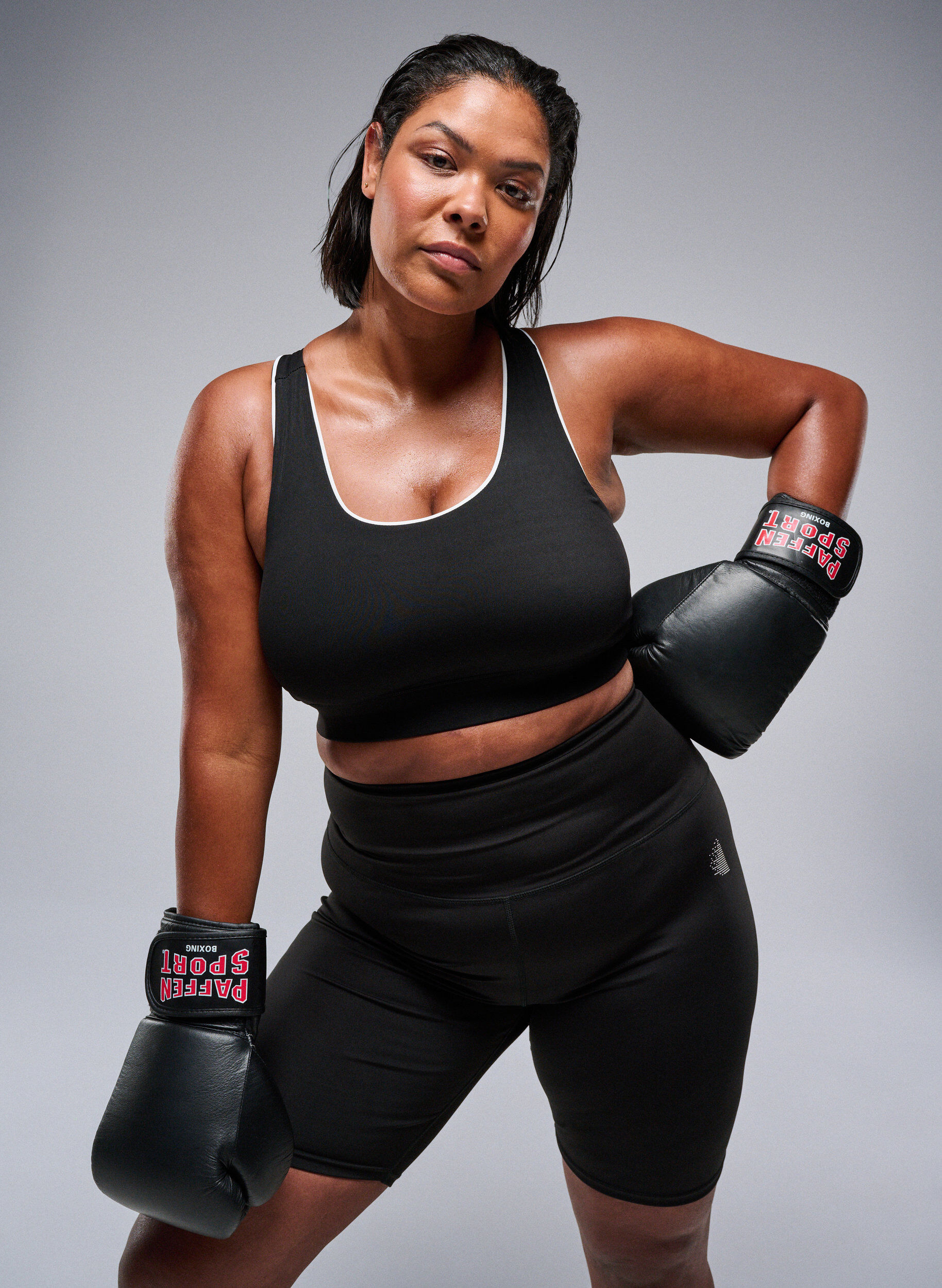 Zizzi Strakke sport shorts, Zwart, Image image number 0