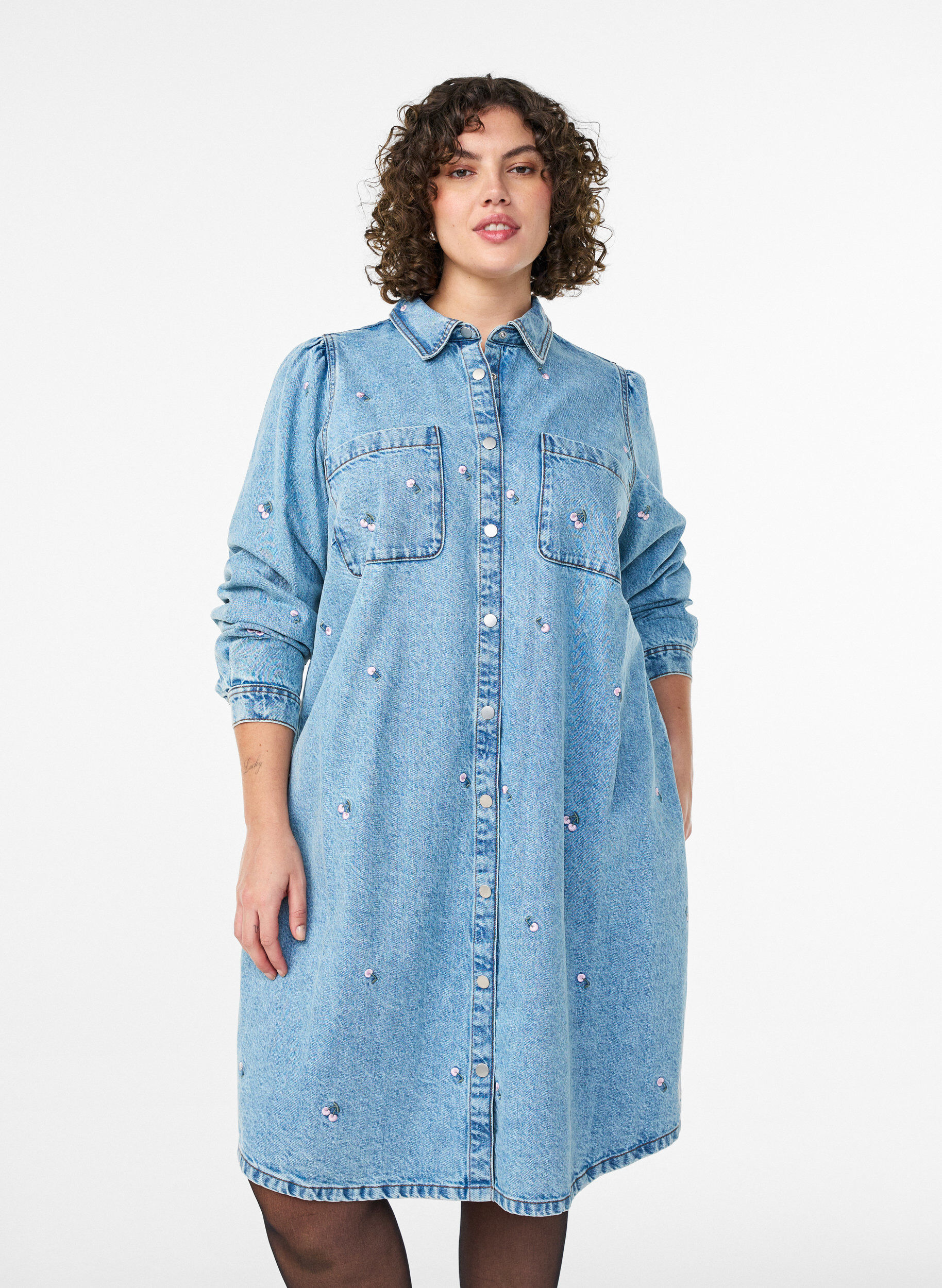Denimjurk met kersen en borstzakken, Blauw, Model
