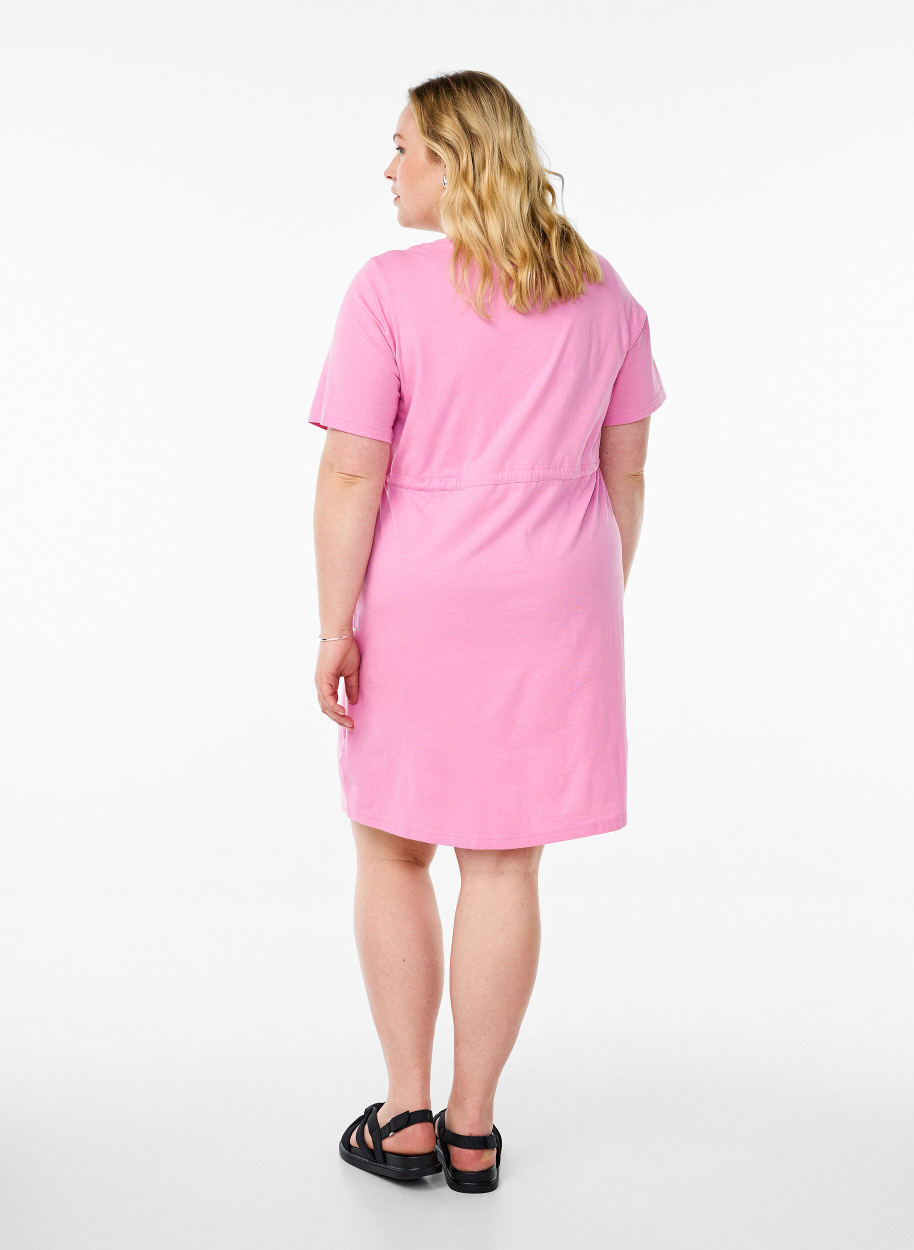 Zizzi FLASH - Korte T-shirtjurk met strikceintuur, Roze, Model image number 2