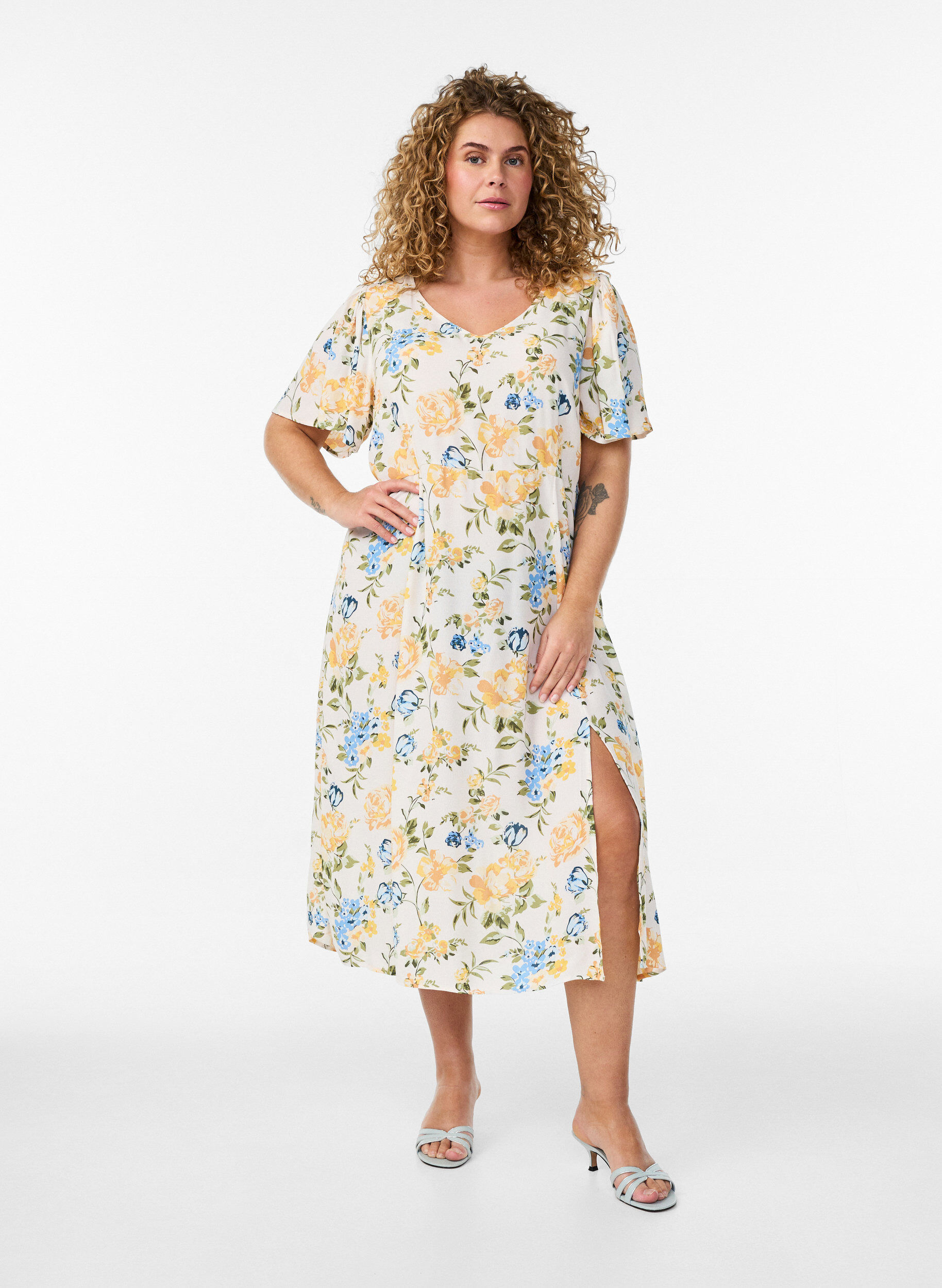 Zizzi Viscose midi-jurk met bloemenprint, Blauw, Model image number 0