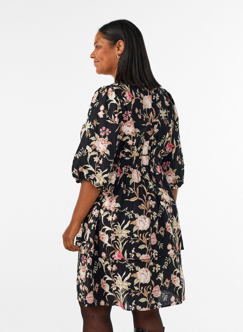 Bloemenjurk in linnen en viscose met een empirelijn, Zwart, Model image number 2