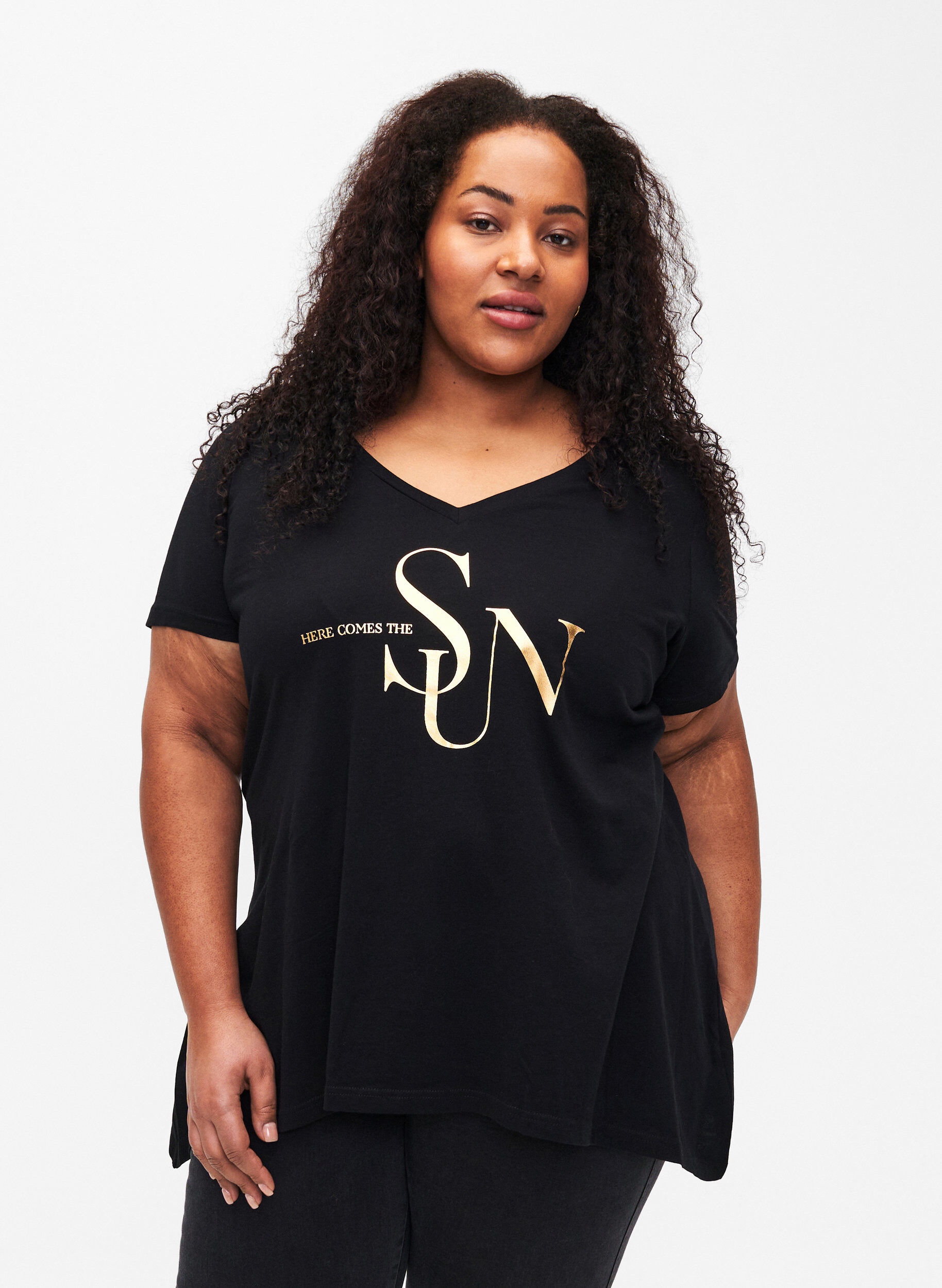 Zizzi Katoenen T-shirt met korte mouwen, Black W. Sun, Model image number 0