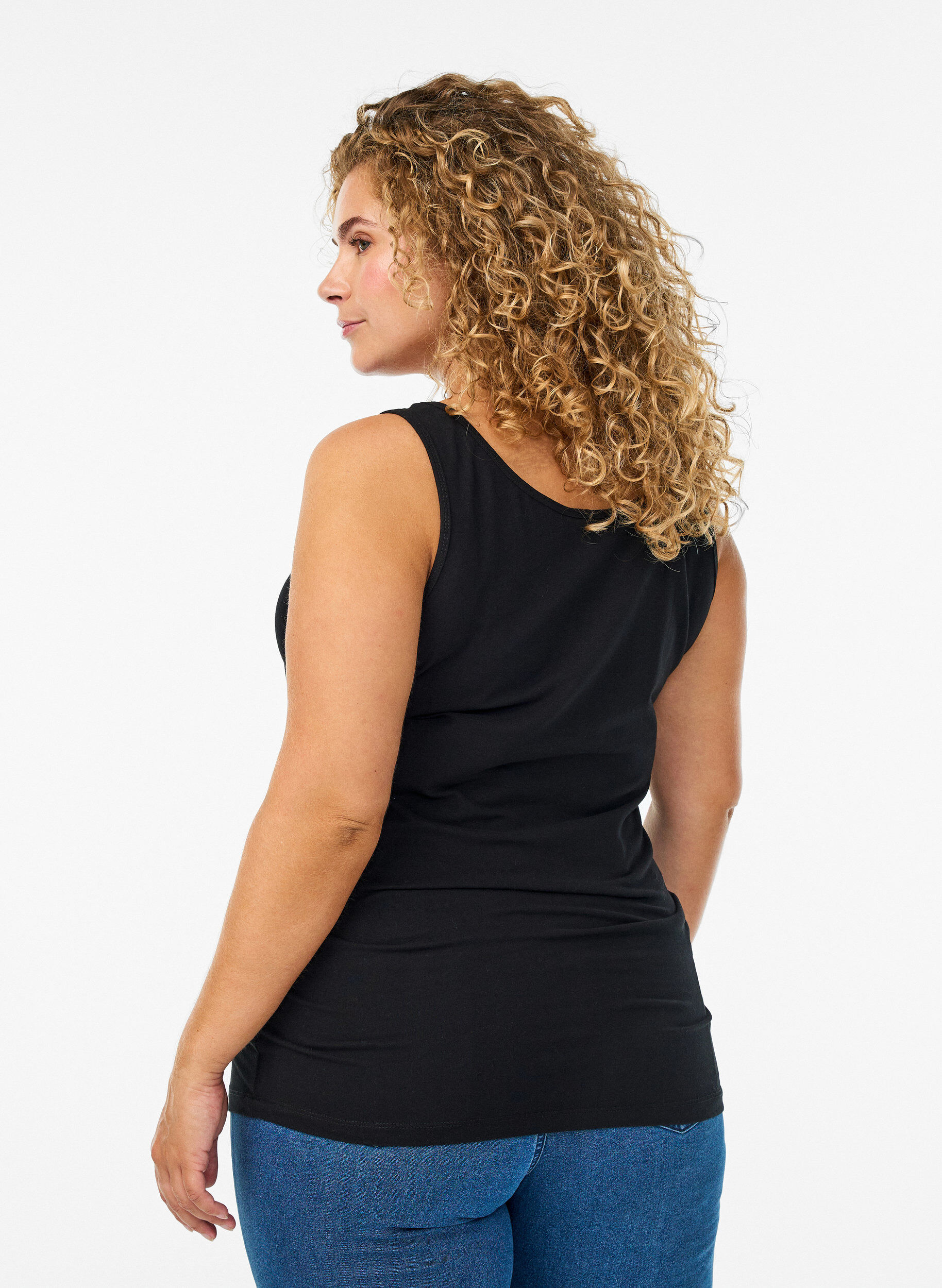 Zizzi Effen gekleurd basic top in katoen, Zwart, Model image number 2