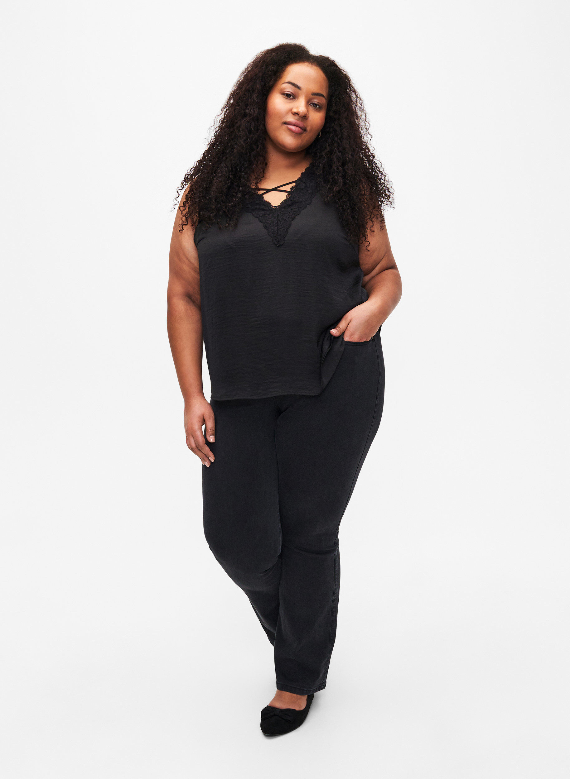 Zizzi Top met kant en gekruist accent, Black, Model image number 2