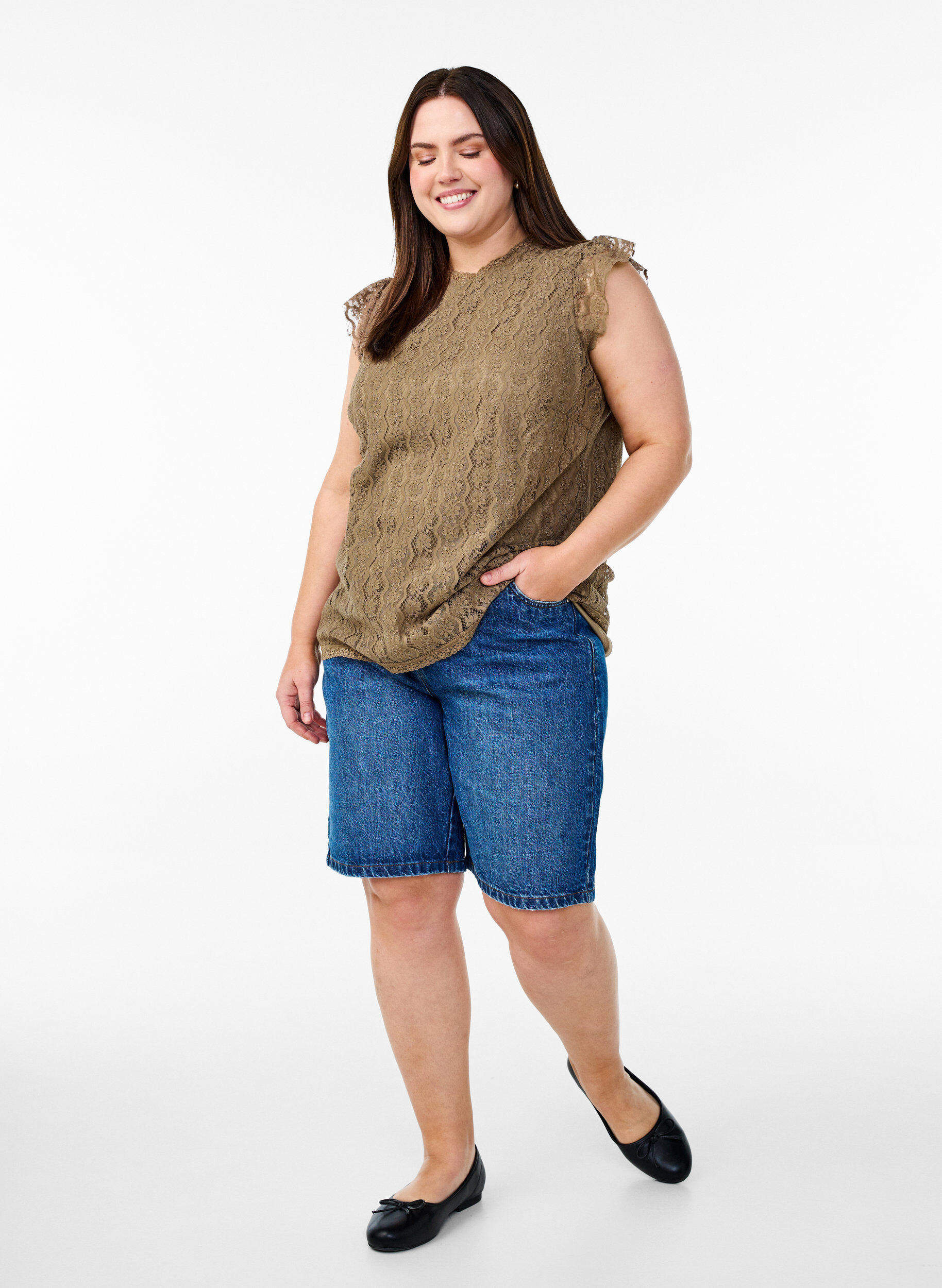 Zizzi Kanten top met ruchesdetails, Bruin, Model image number 1