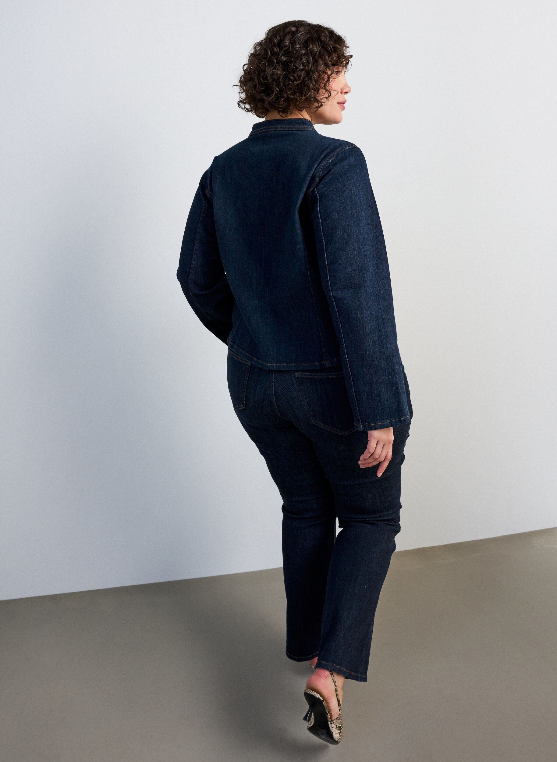 ZizziStrakzittend spijkerjack met ritssluiting, Blauw, Model image number 2