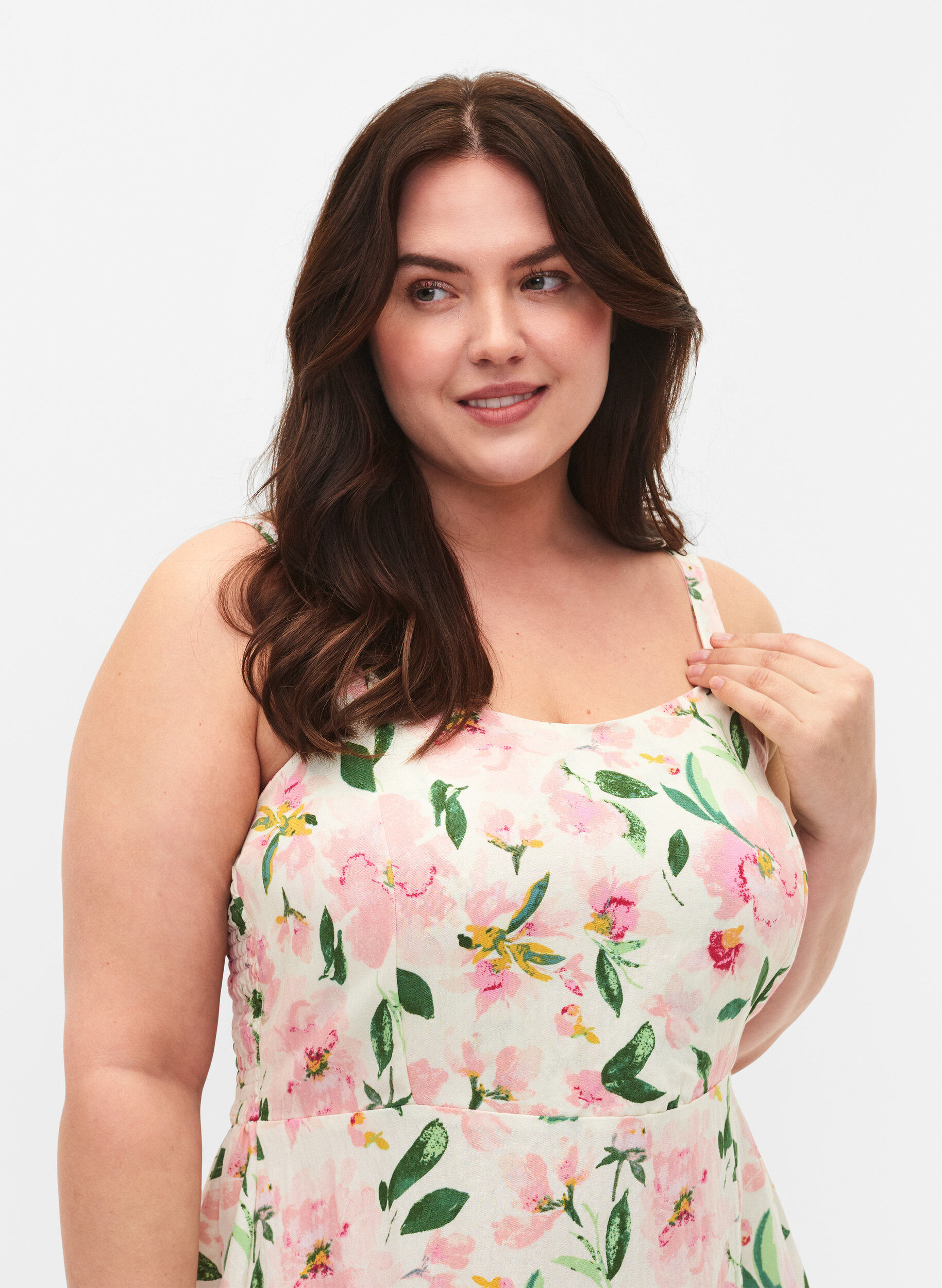 Zizzi Gebloemde viscose strappy jurk met smock, Off White Flower, Model image number 2