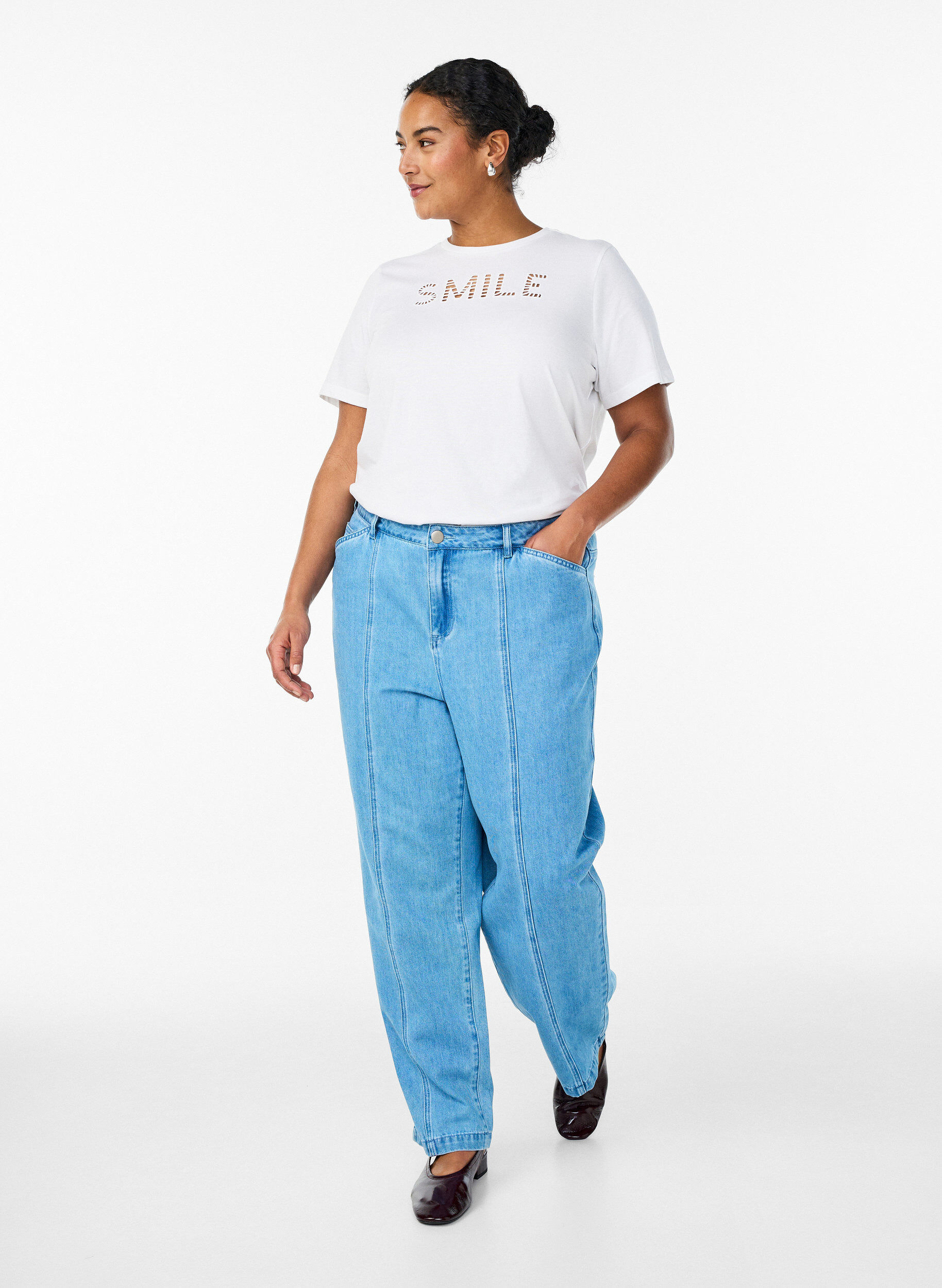 Zizzi Katoenen T-shirt met geborduurde tekst, Wit, Model image number 1