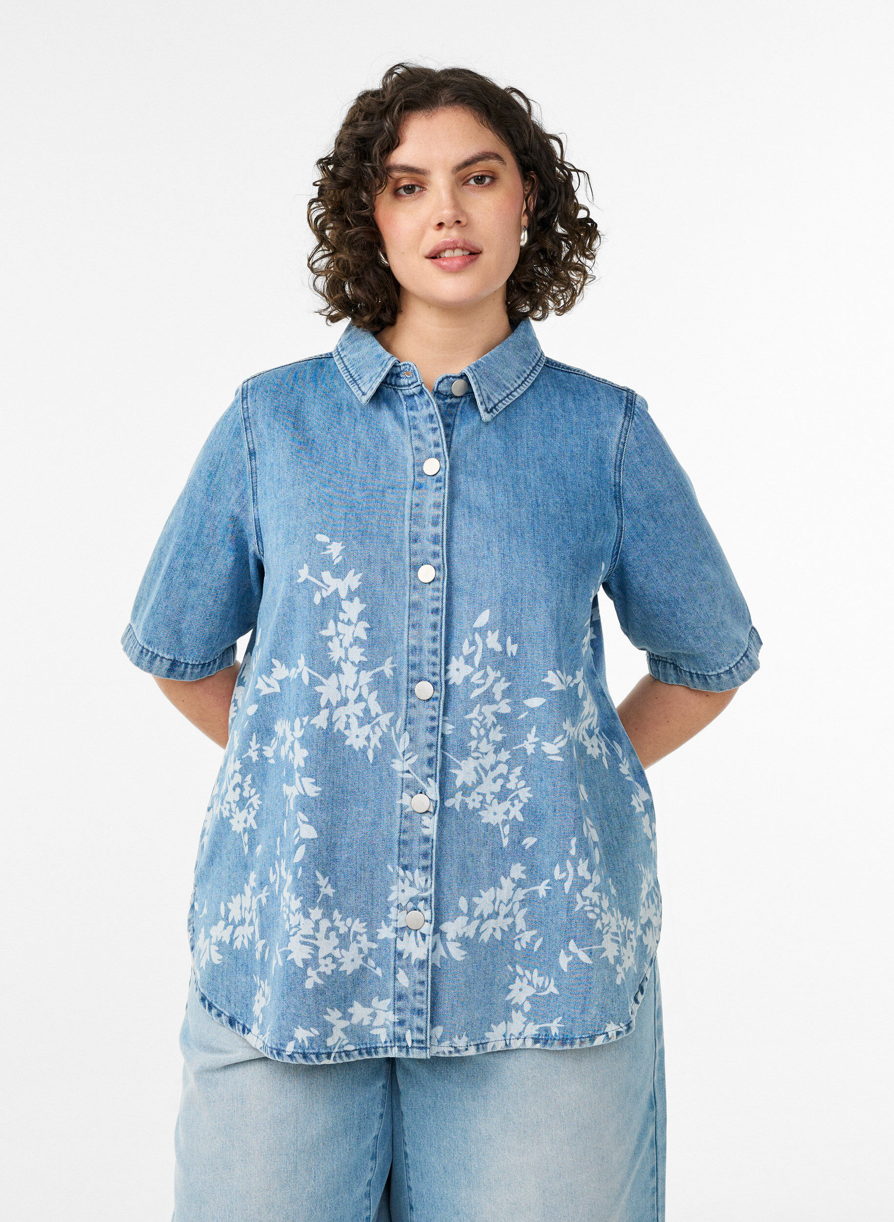 ZizziDenimshirt met bloemenprint en korte mouwen, Blauw, Model image number 0