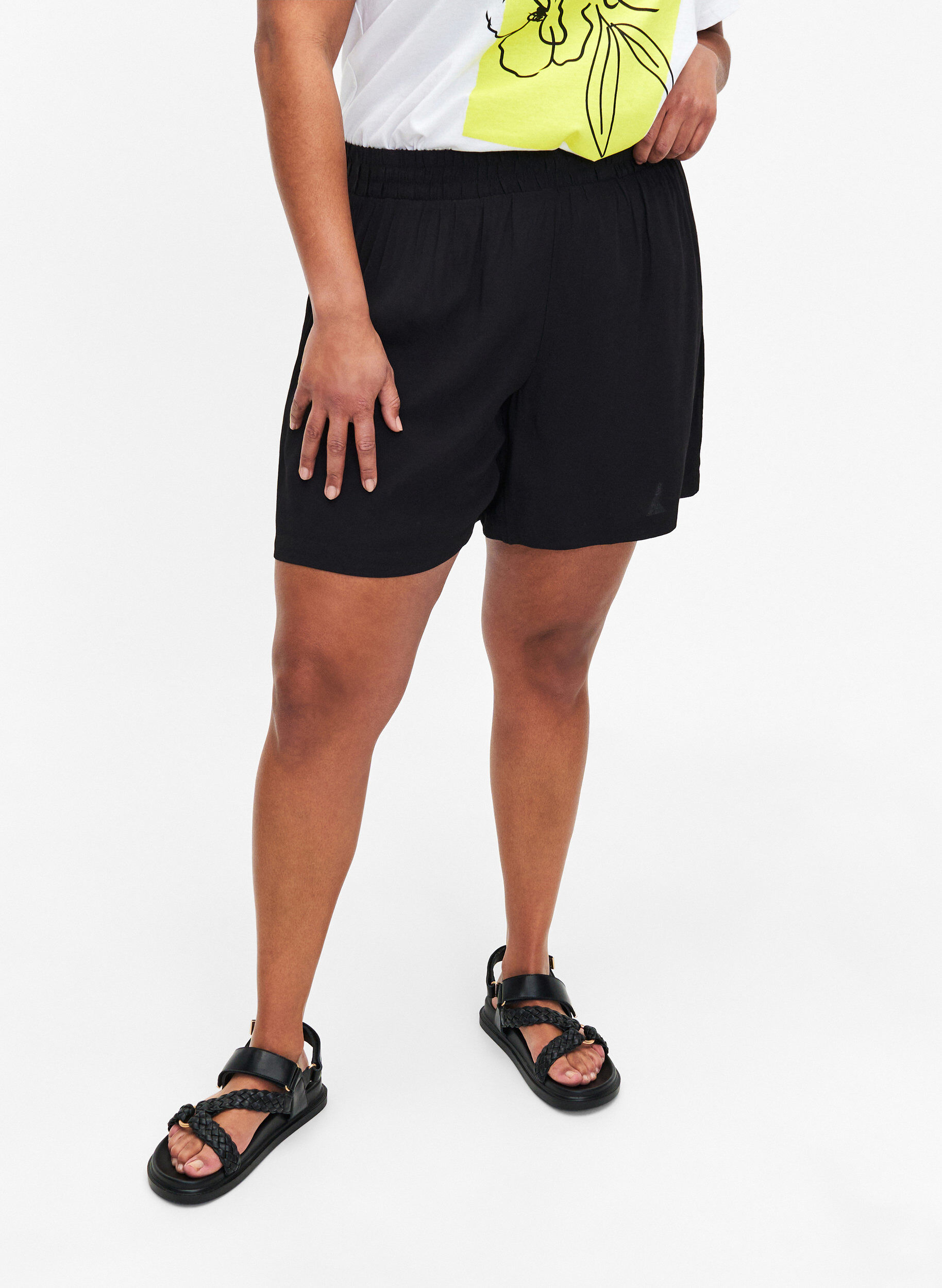 Zizzi Losse shorts van viscose, Black, Model image number 2
