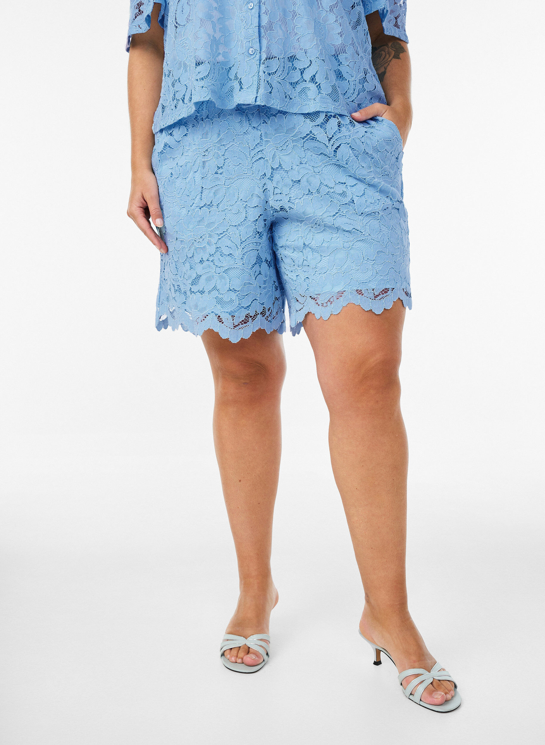 ZizziKanten blouse met korte mouwen en V-hals, Blauw, Model image number 3