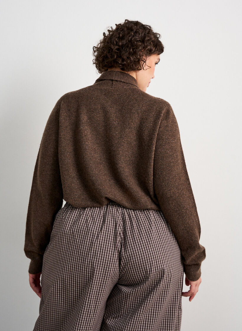 Cardigan met strikjes en knopen, Bruin, Model image number 2