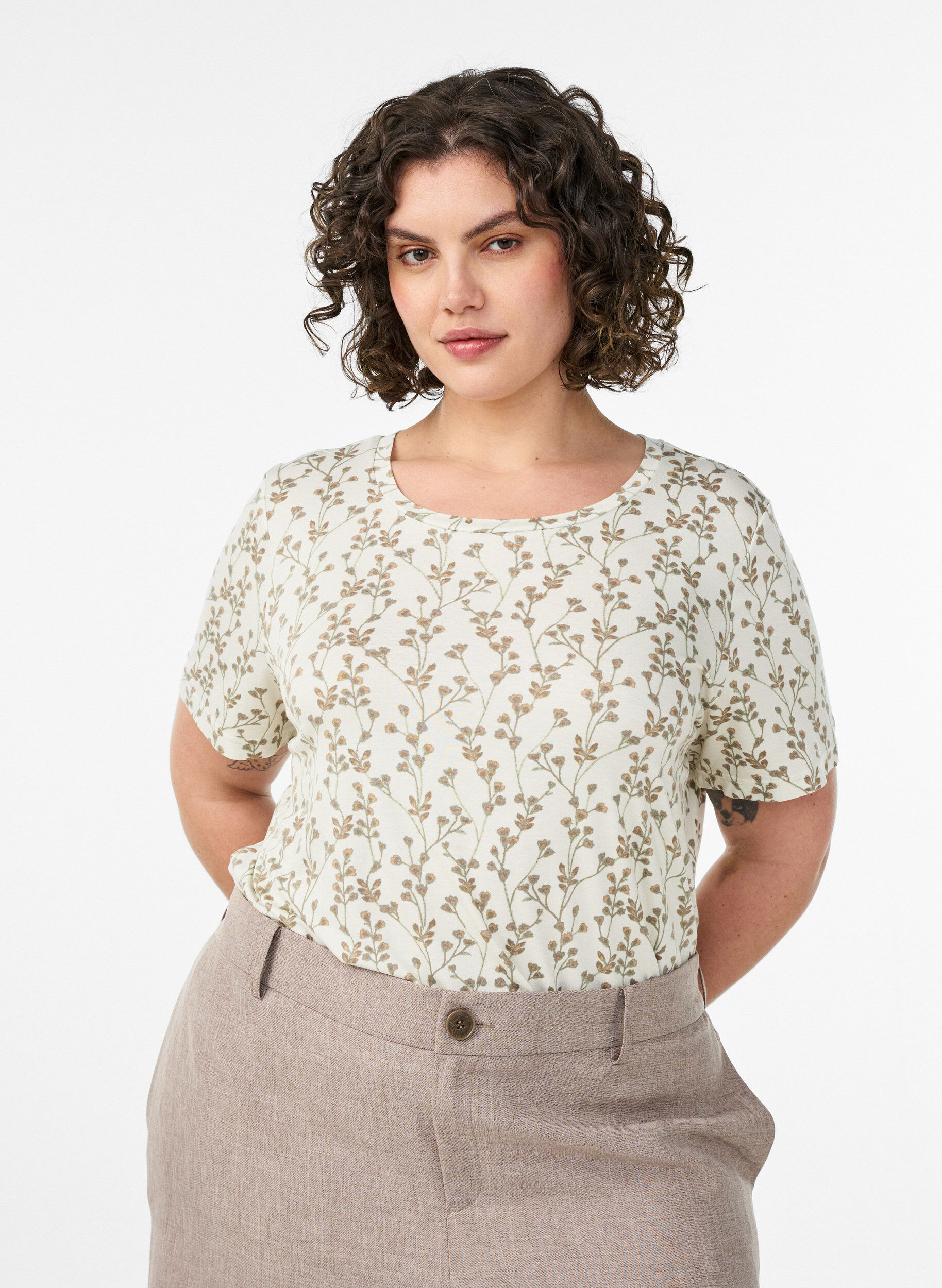 T-shirt met bloemenprint, Vanille, Model