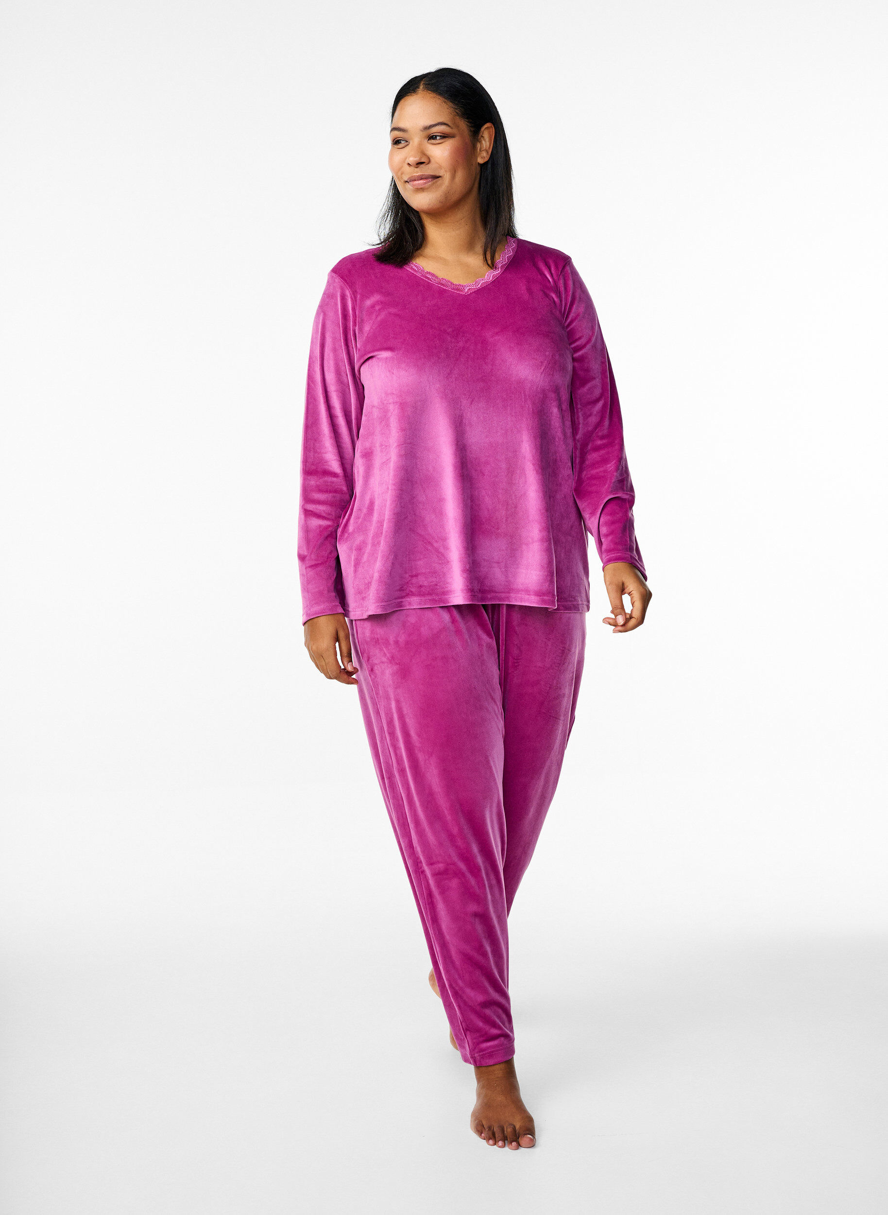 Zizzi Velour blouse met V-hals, Boysenberry, Model image number 2