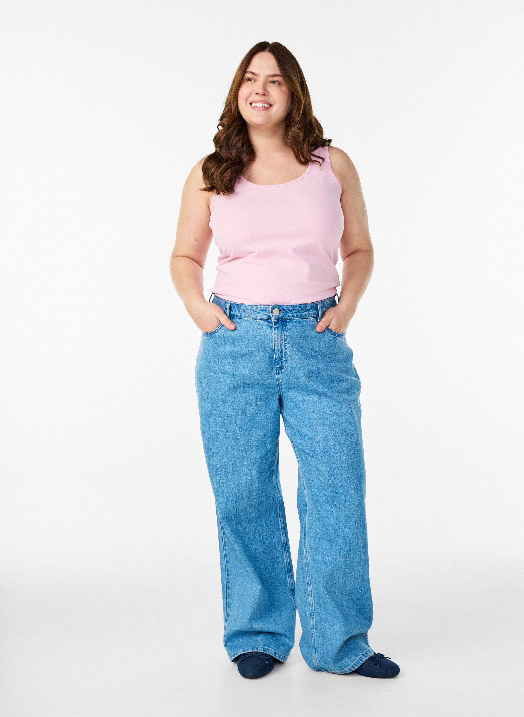 Zizzi Effen gekleurd basic top in katoen, Roze, Model image number 1