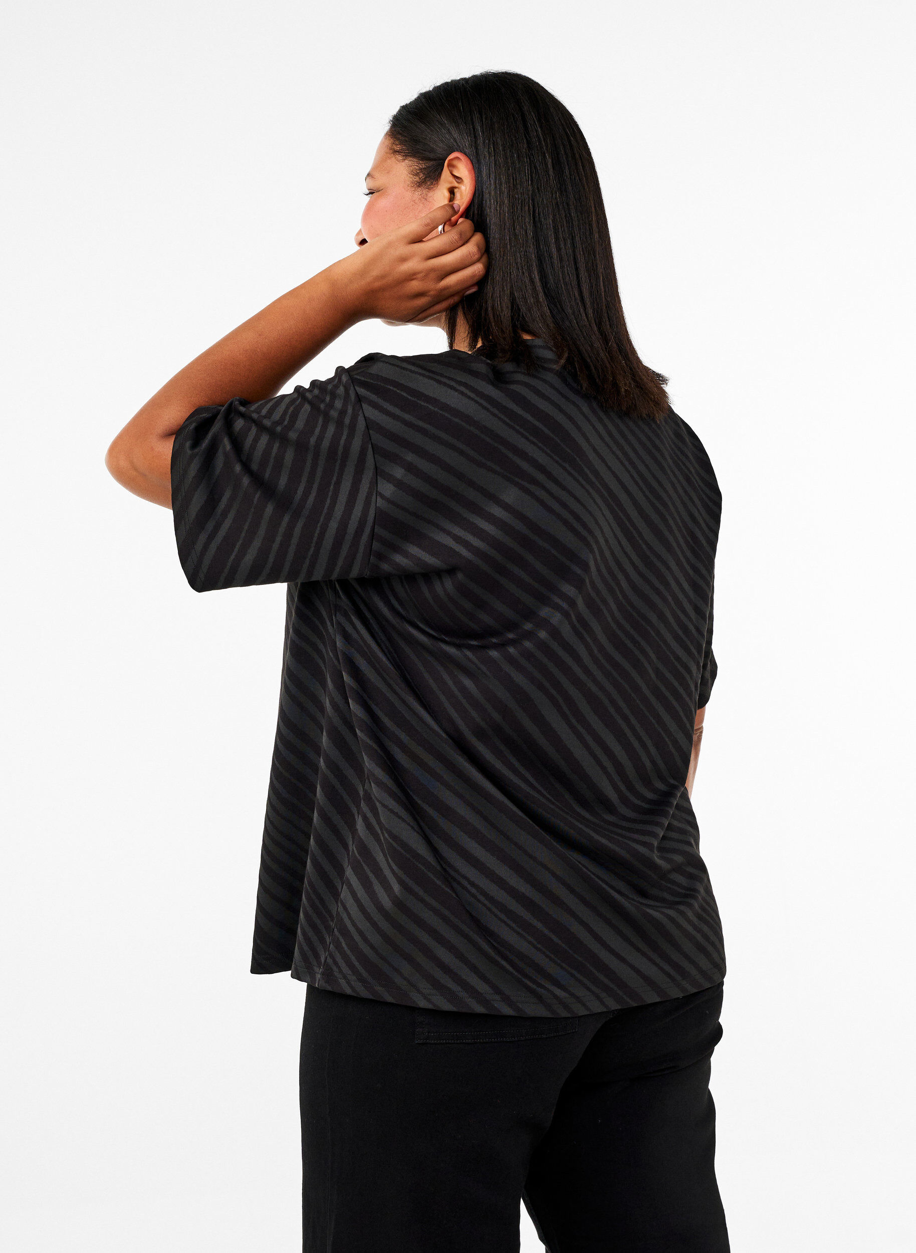 Zizzi Oversized blouse met patroon, Zwart, Model image number 2