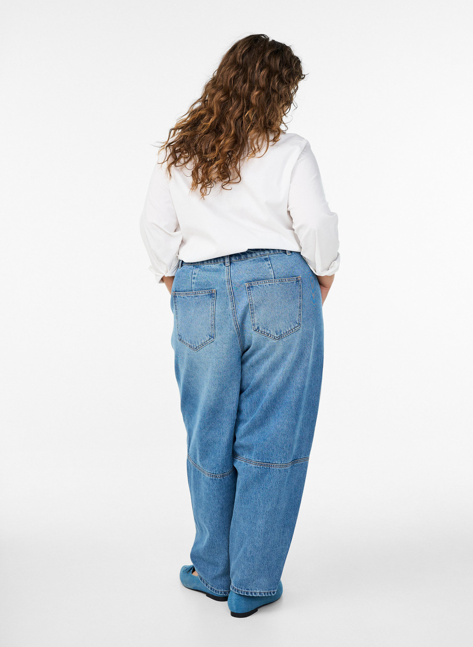 Zizzi High waist barrel jeans, Blauw, Model image number 1