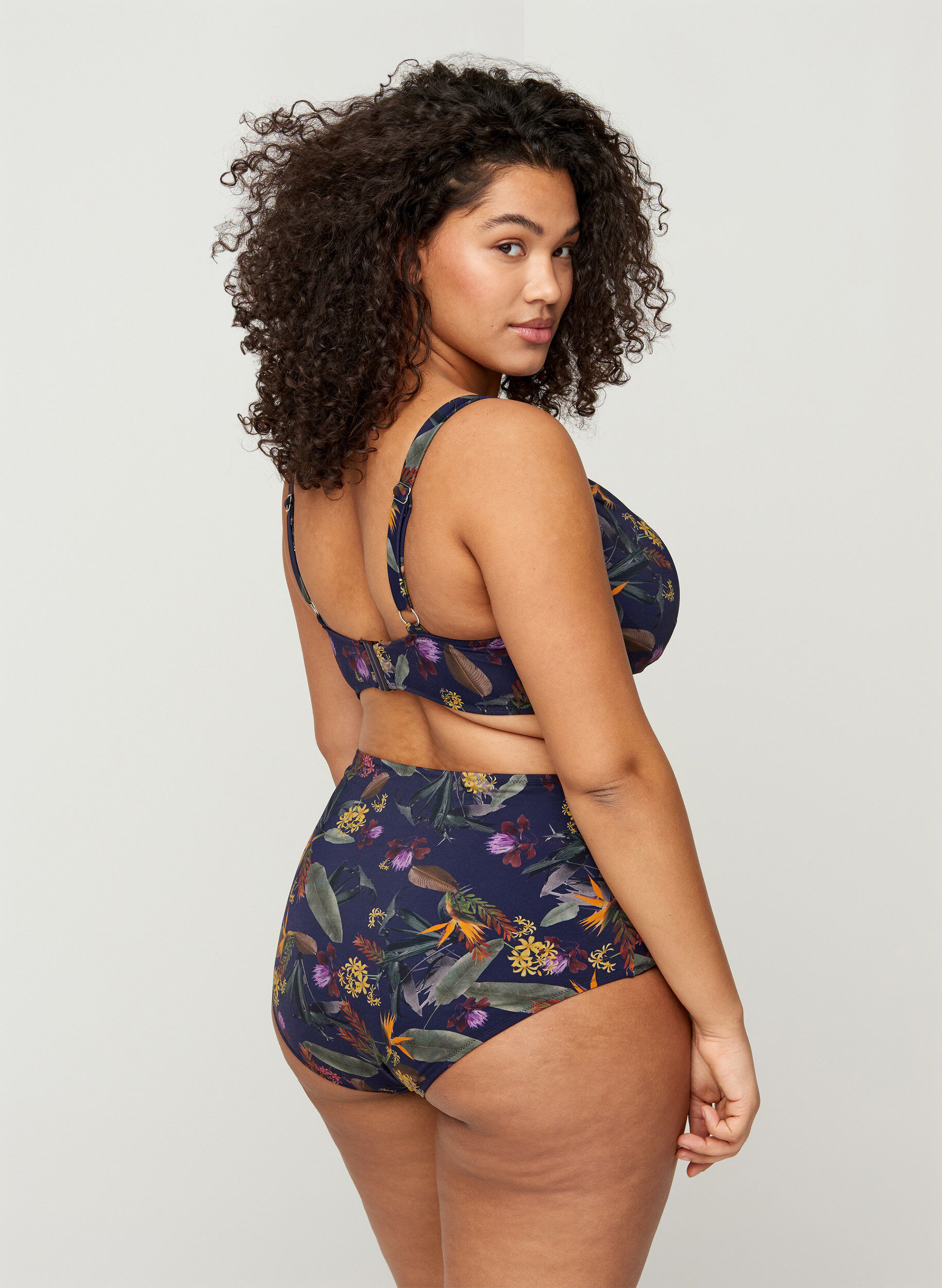 Zizzi Bikinibroekje met hoge taille en bloemenprint, Night Sky Flower, Model image number 0