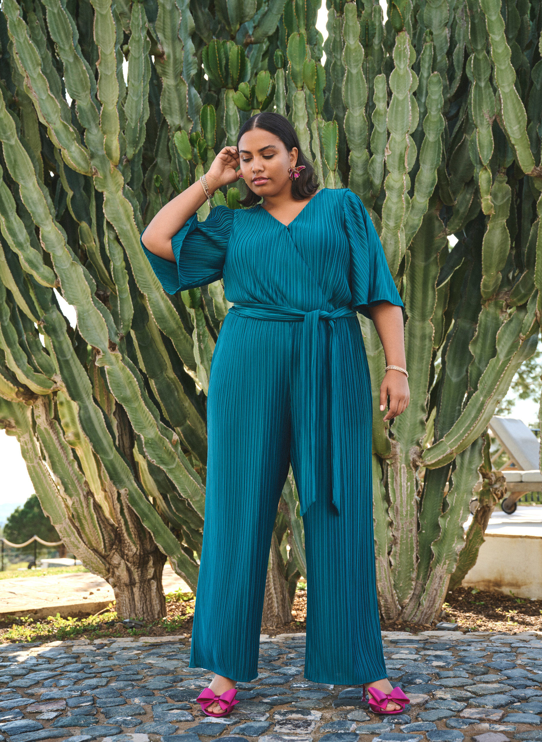 Zizzi Geplooide jumpsuit met strik en wijde mouwen, Blauw, Image image number 0