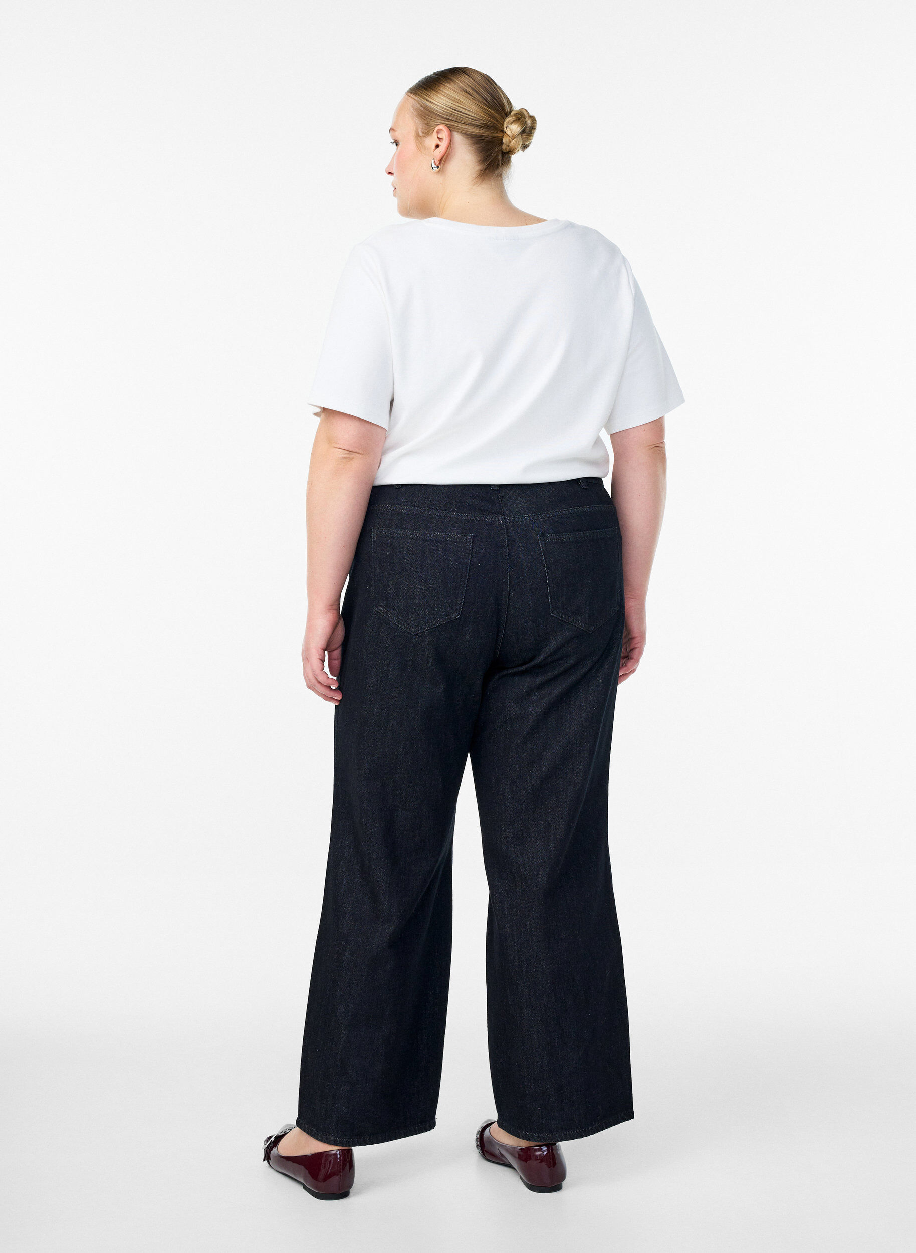 Zizzi Wide fit jeans met een zachte, geborstelde binnenkant, Zwart, Model image number 1