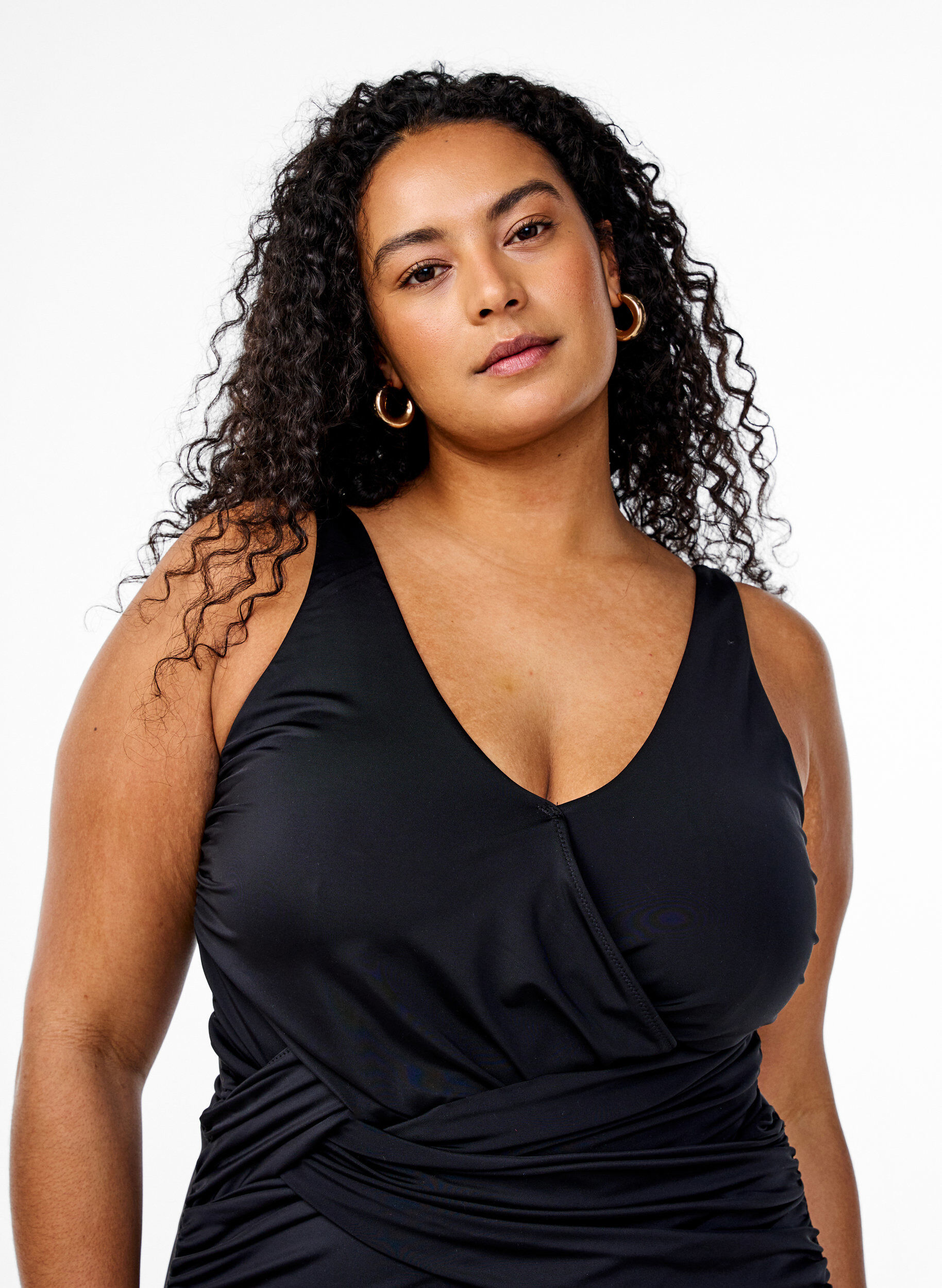 Zizzi Badpak met gedrapeerd kruisdetaillering, Zwart, Model image number 2