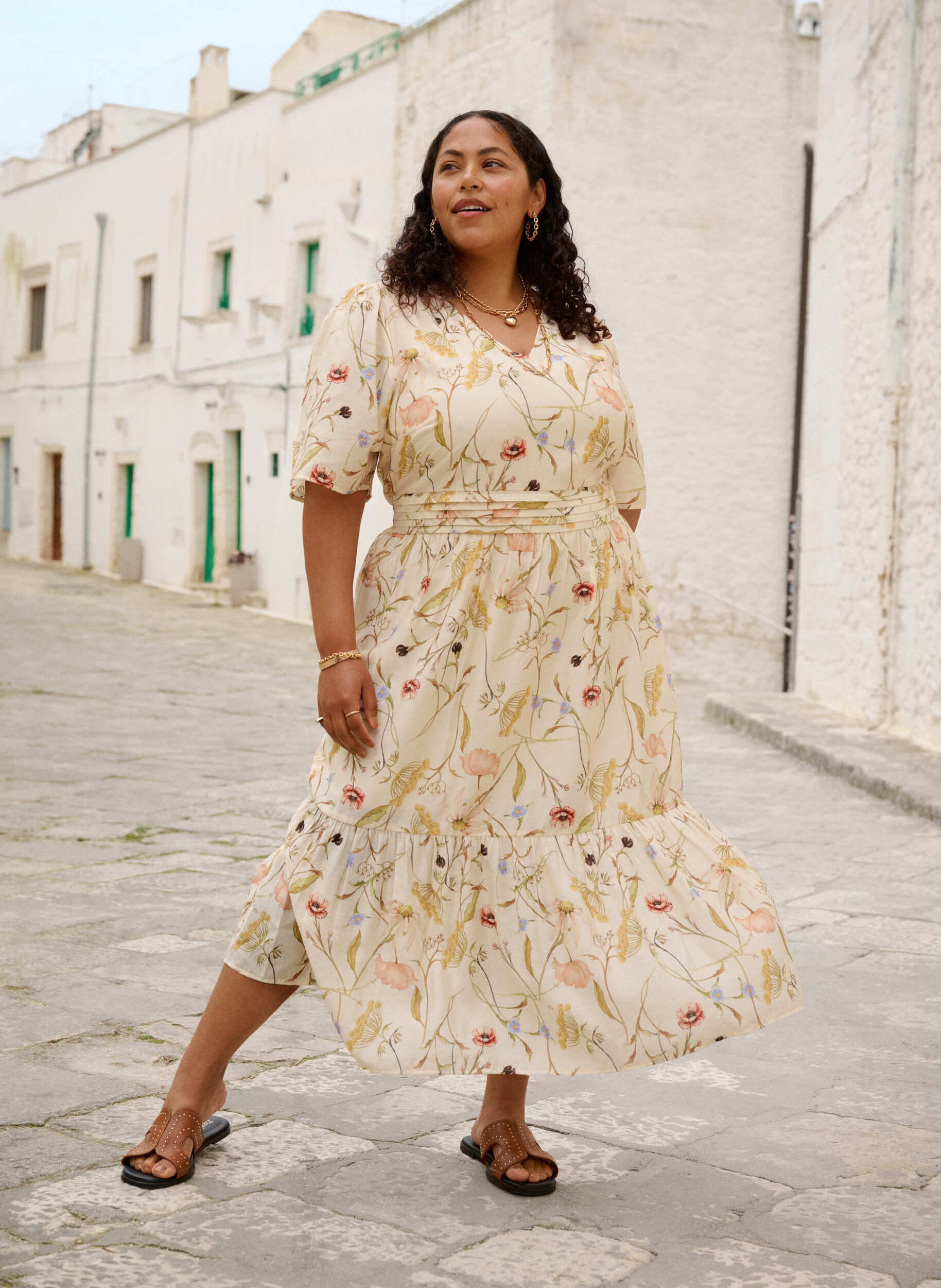 Zizzi Midi-jurk met bloemen met een A-lijn vorm, Beige, Image image number 0