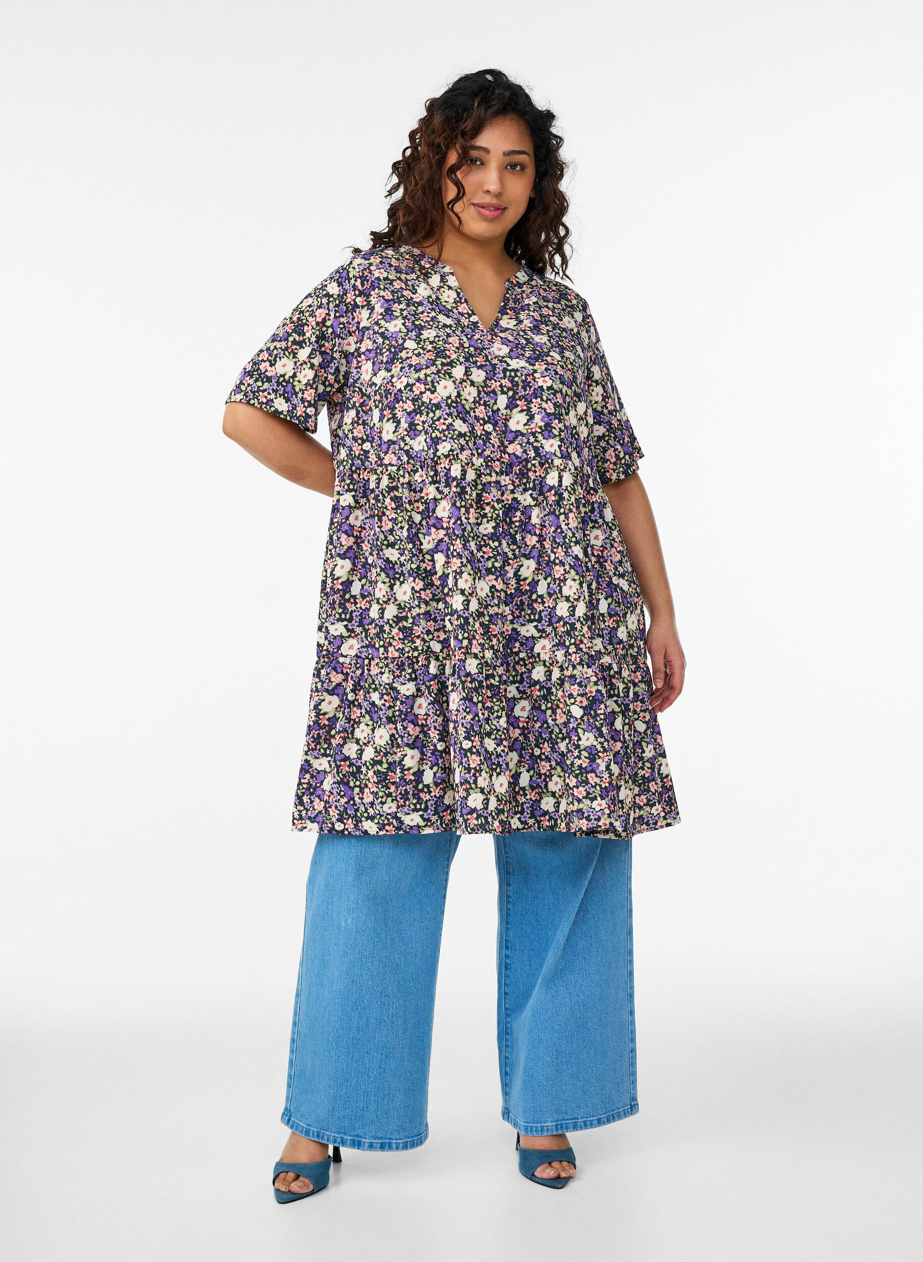 Zizzi Jurk met korte mouwen, A-lijn en snijlijnen, Paars, Model image number 1