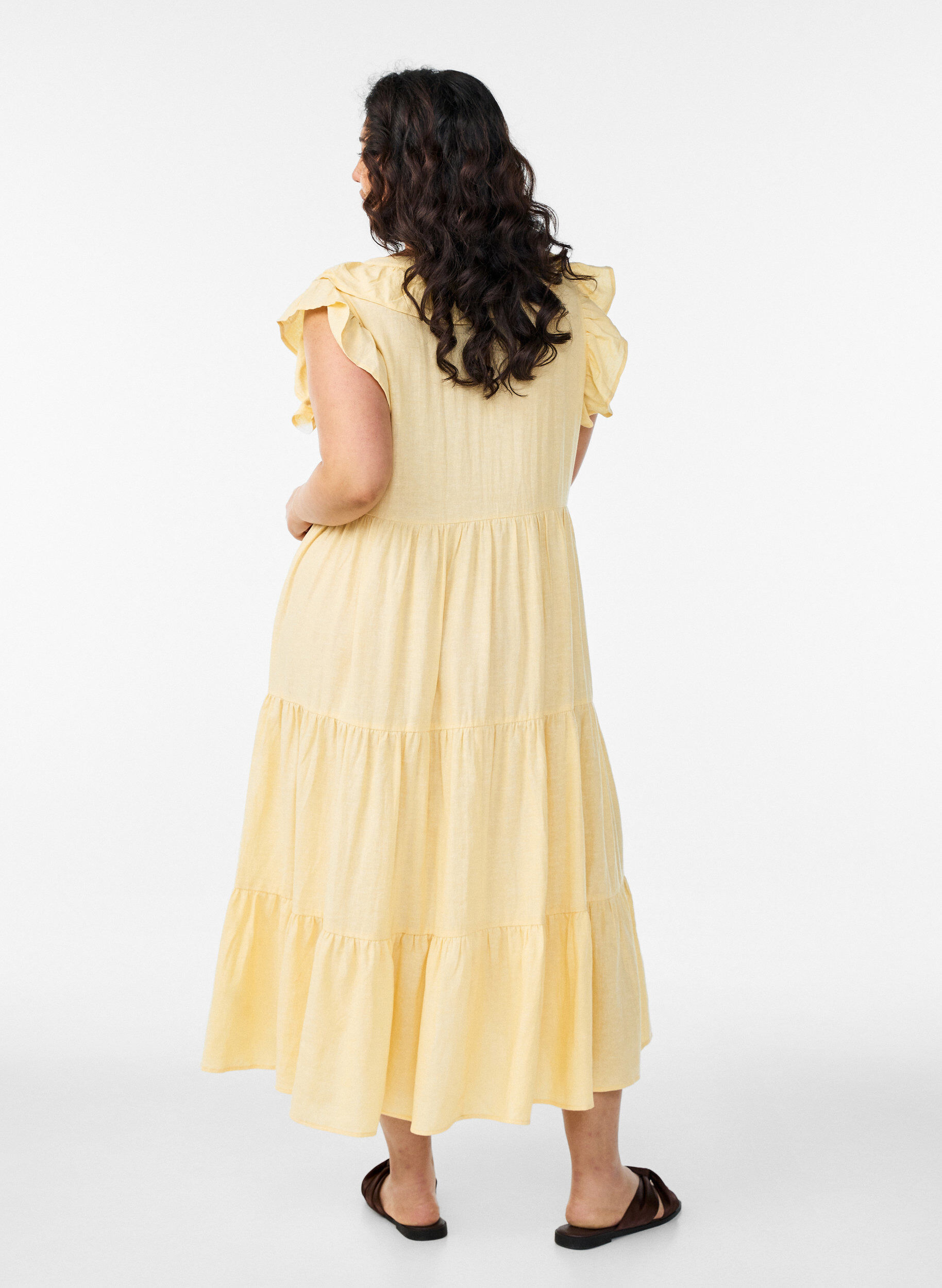 ZizziMouwloze midi jurk in linnen en viscose met ruches, Geel, Model image number 1