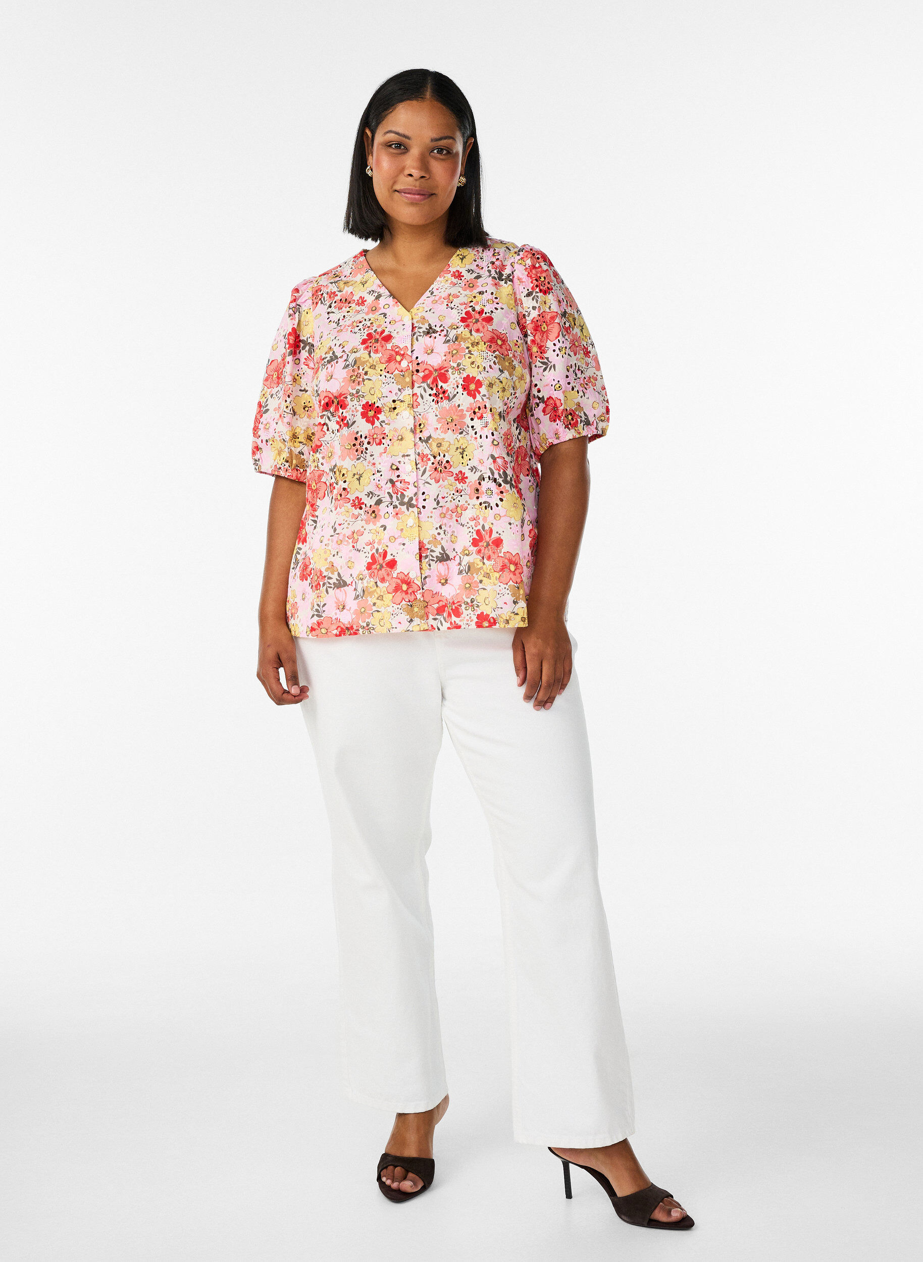 ZizziBloemenblouse met broderiegatwerk en V-hals, Roze, Model image number 1