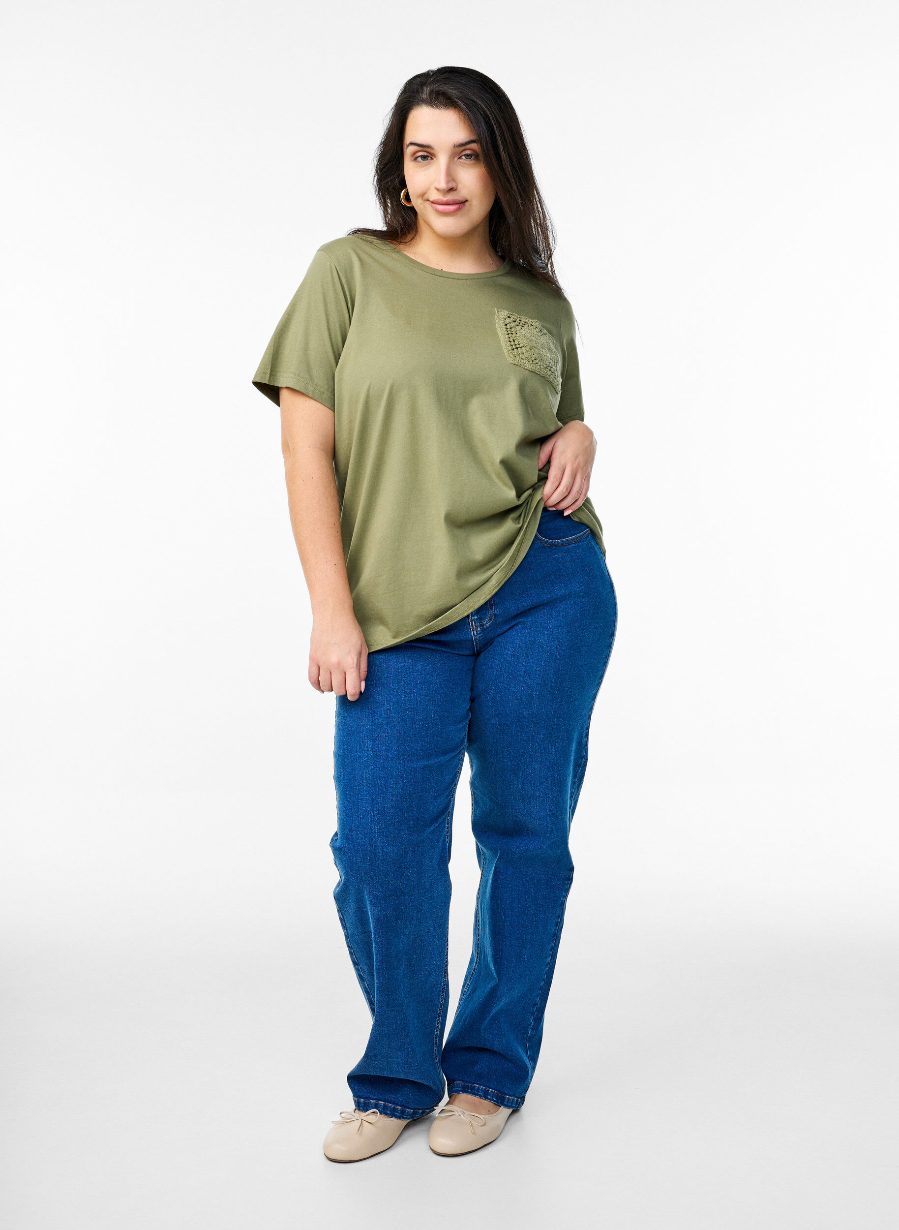 Zizzi T-shirt in biologisch katoen met een borstzakje, Groen, Model image number 1