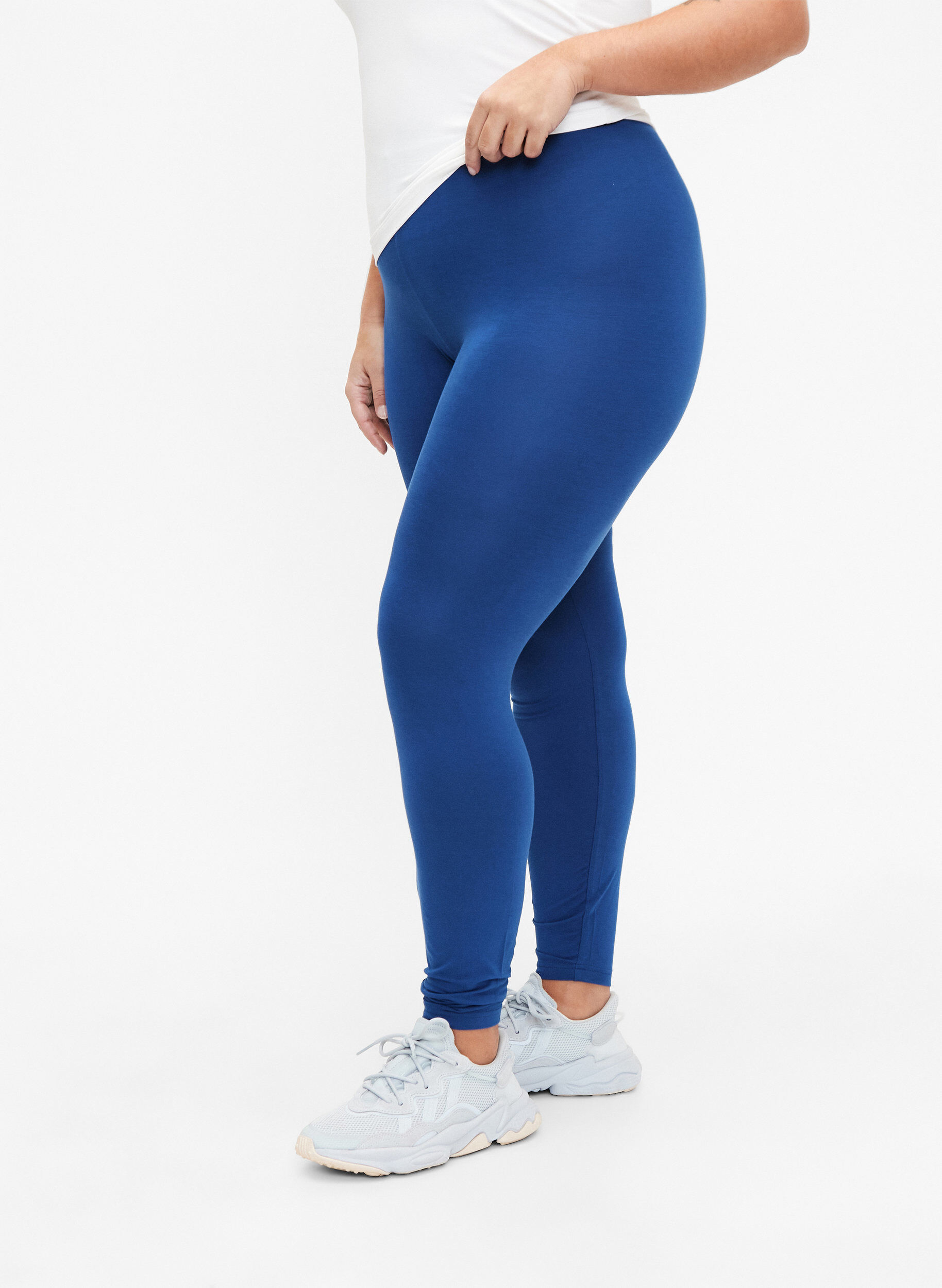 Zizzi Basic legging in viscose, Blauw, Model image number 0