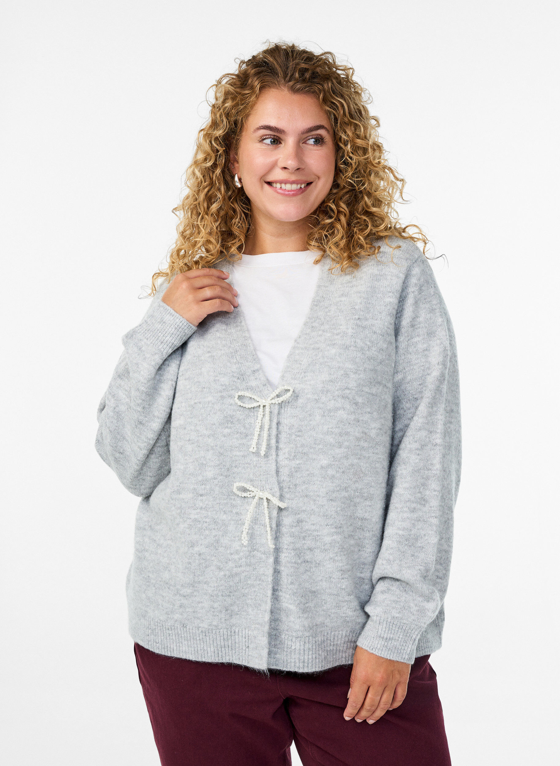 Zizzi Gebreide cardigan met parelknopen, Grijs, Model image number 0