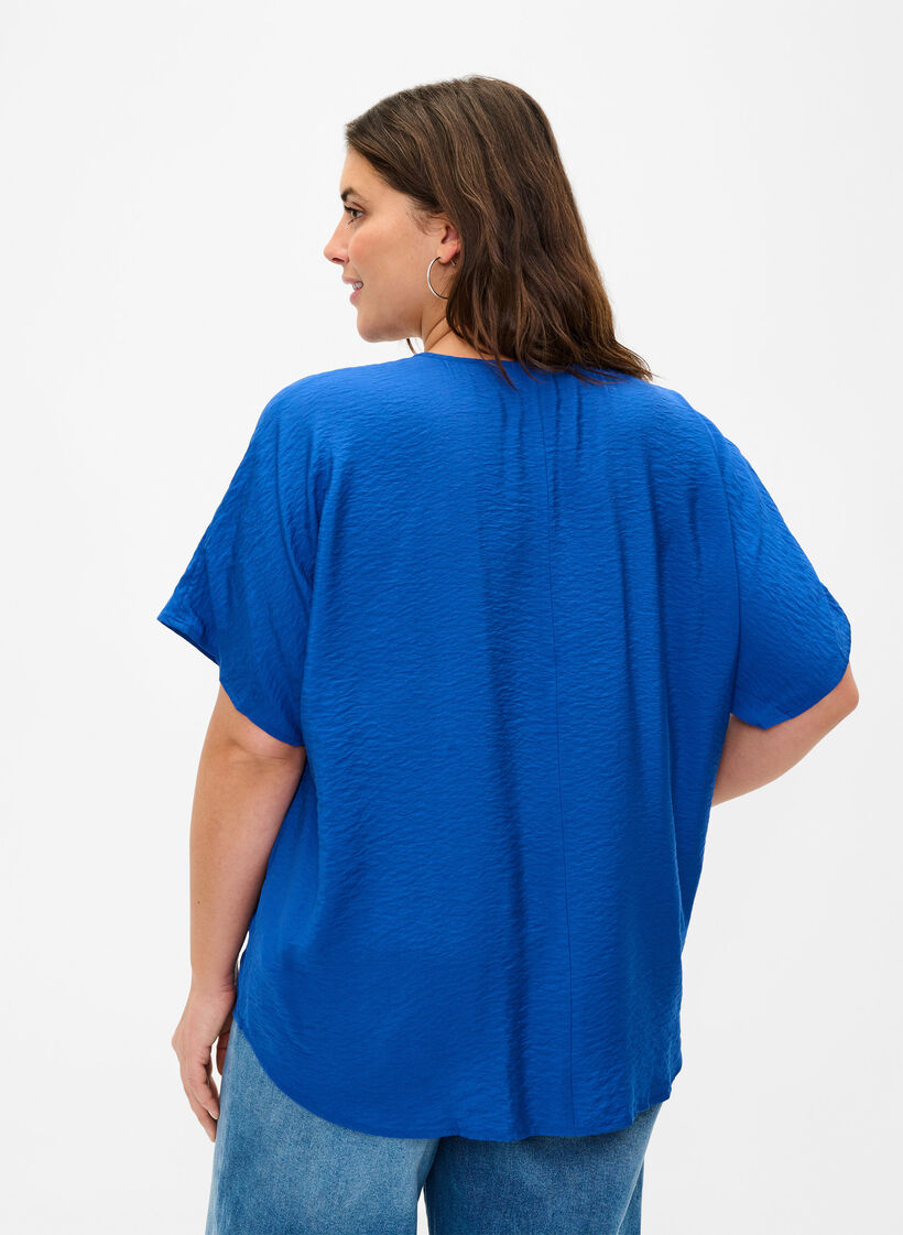 Blouse met korte mouwen van viscose, Monaco Blue, Model image number 1