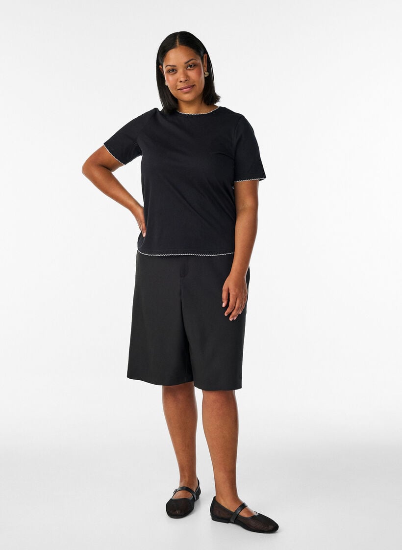 Katoenen T-shirt met golvende contrasterende randen, Zwart, Model image number 1