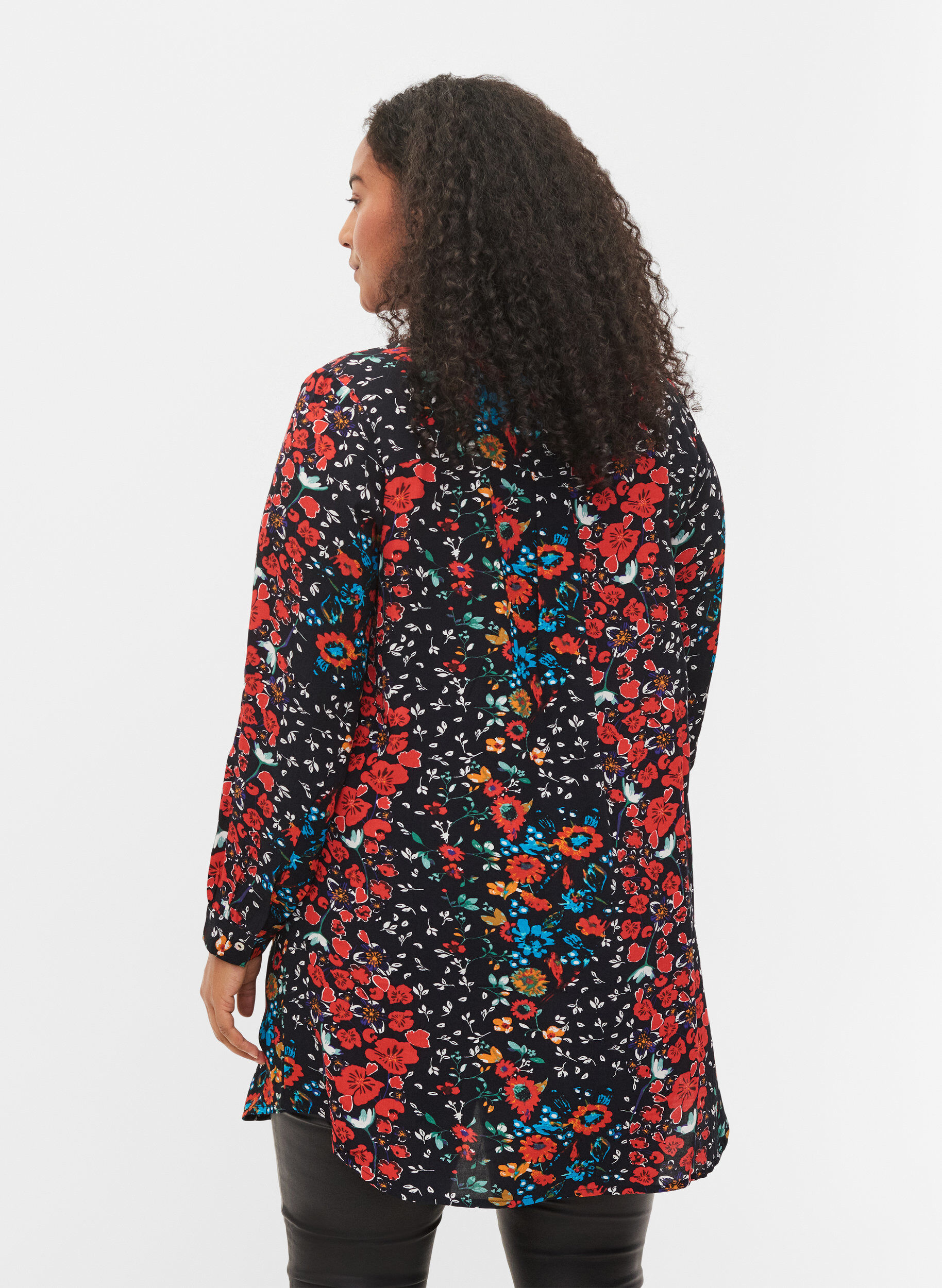 Zizzi Lang viscose overhemd met bloemenprint, Black Flower, Model image number 1