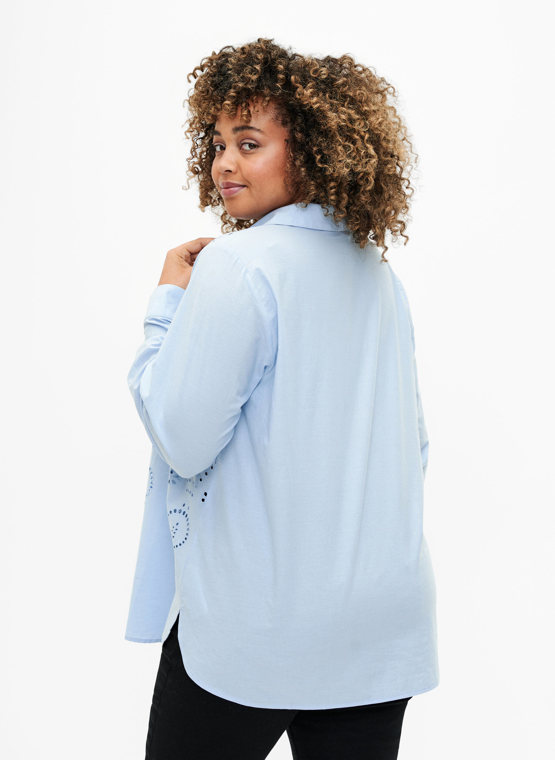 Zizzi Katoenen overhemd met broderie anglaise, Chambray Blue, Model image number 1