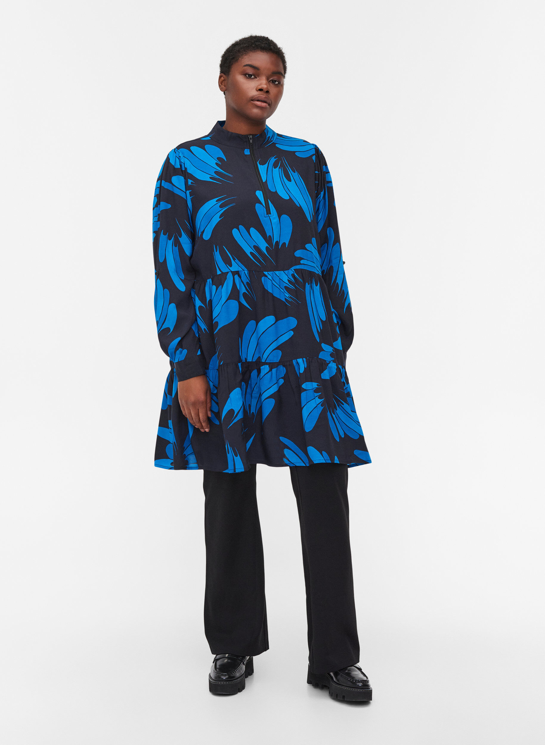 Zizzi Viscose tuniek met rits en print, Dark Blue AOP, Model image number 2