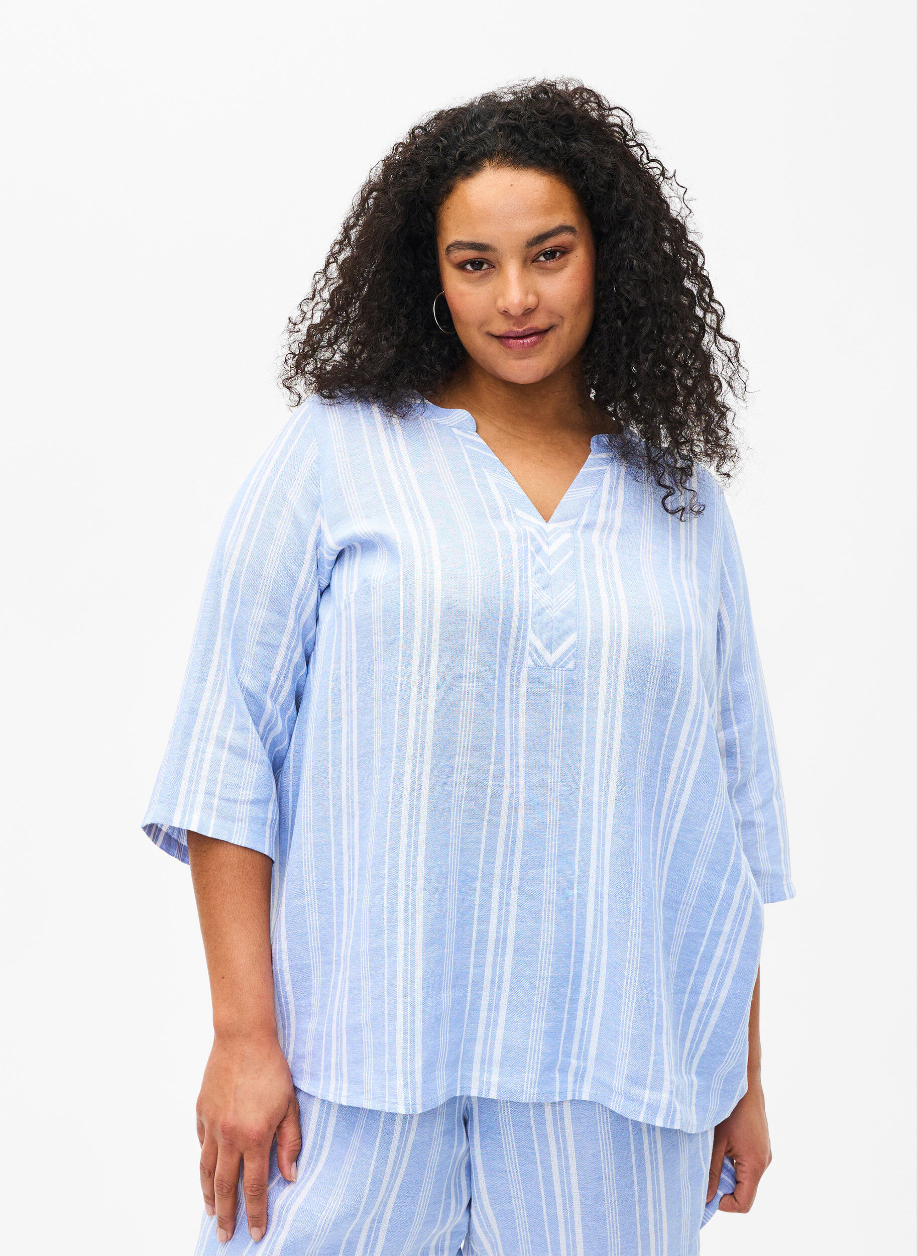 Zizzi Gestreepte blouse in een mix van linnen en viscose, Blauw, Model image number 0
