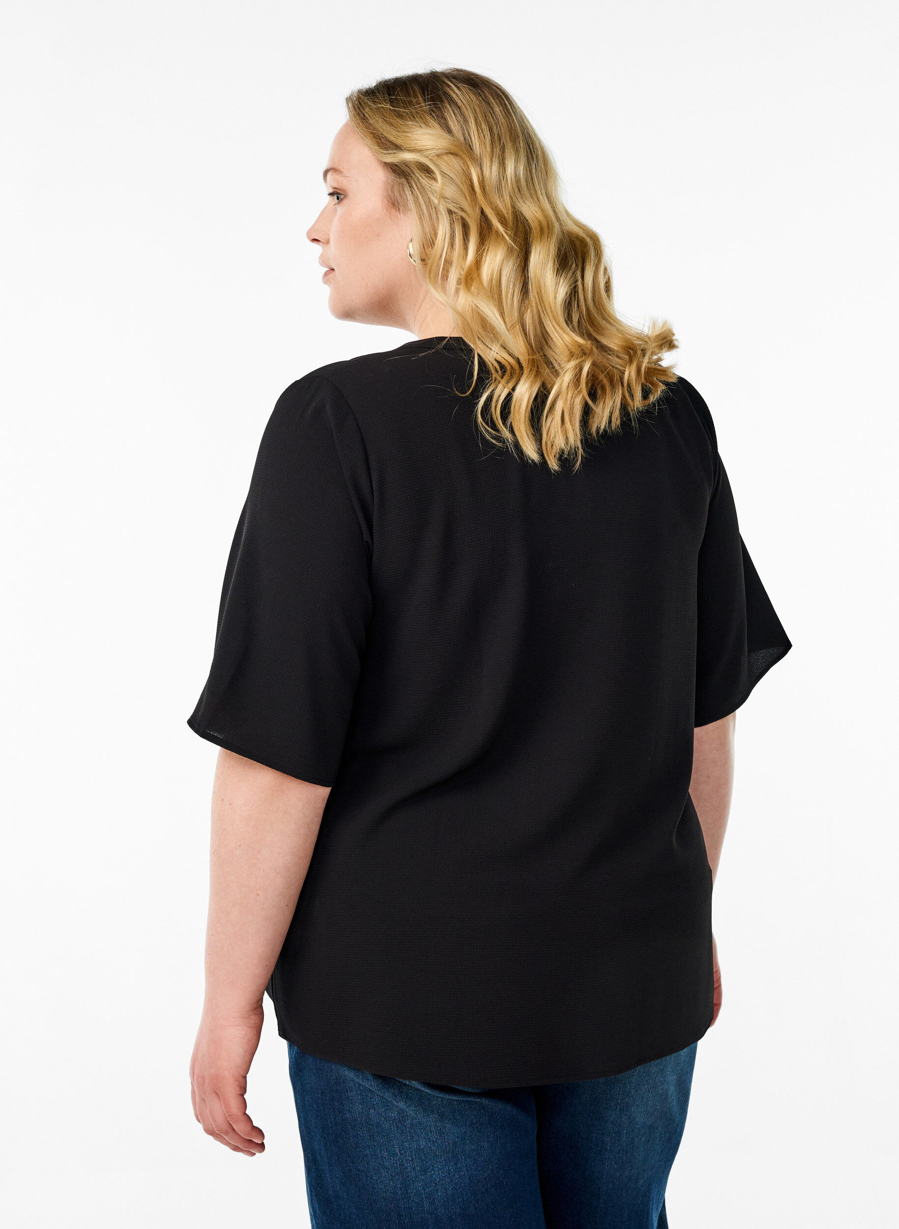 Zizzi Blouse met korte mouwen en V-hals, Zwart, Model image number 2