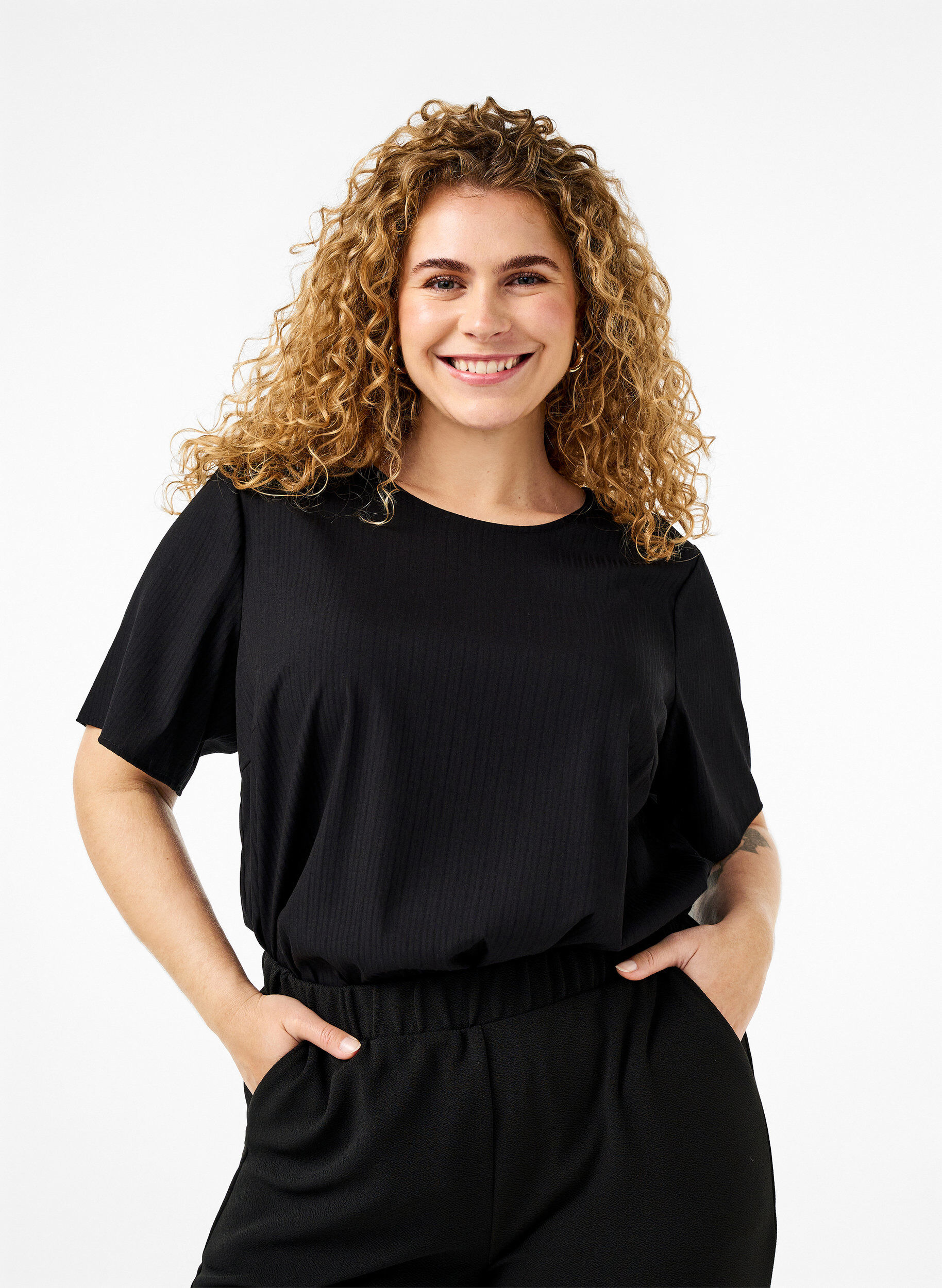 Zizzi Blouse van viscose met korte mouwen en strikjes, Black, Model image number 0