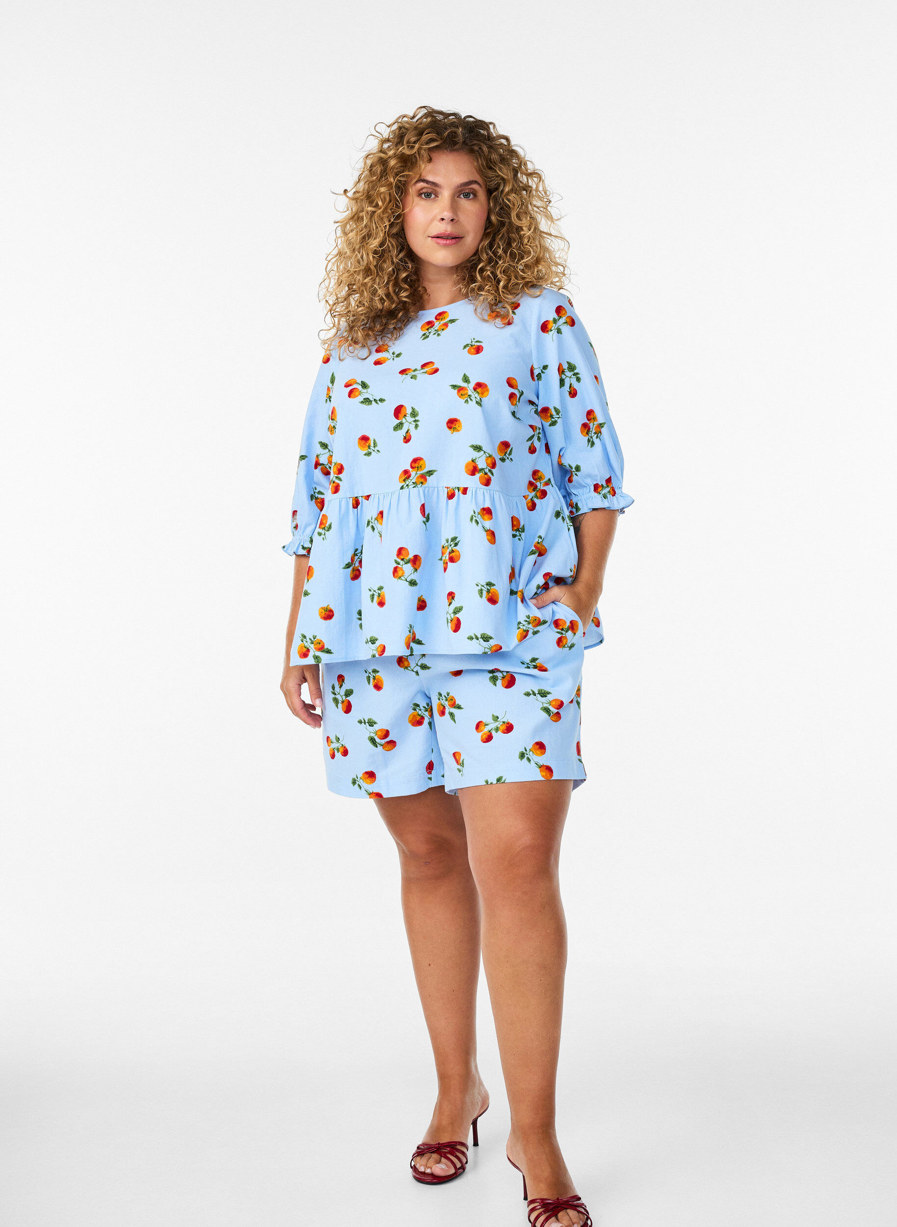 ZizziKatoenen shorts met een tomatenprint en hoge taille, Blauw, Model image number 1