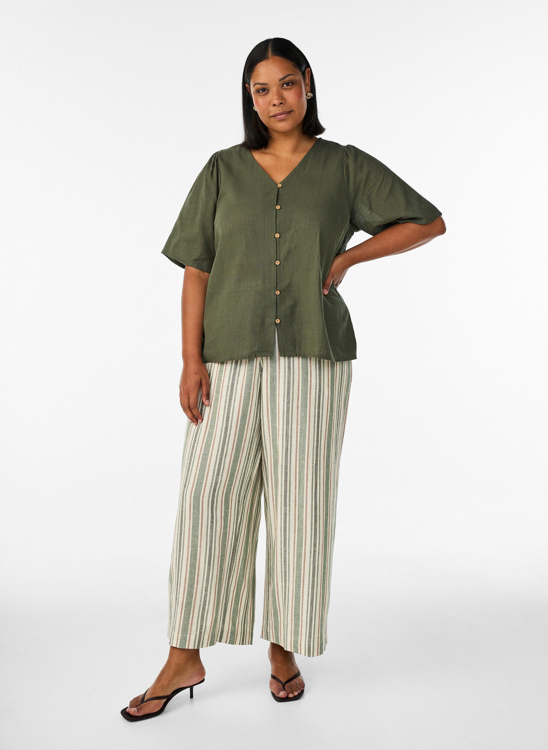 ZizziKatoenen shirt met korte mouwen en een V-hals, Groen, Model image number 1