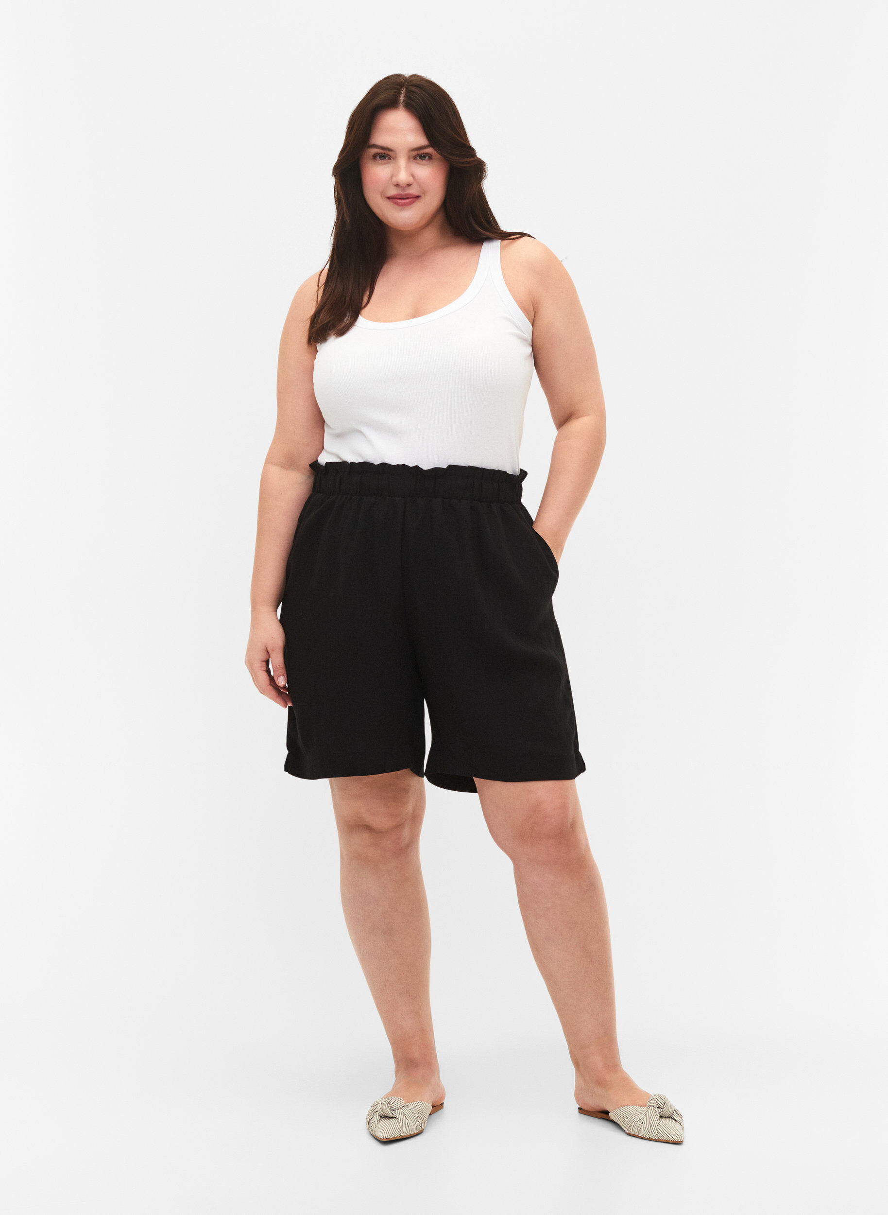 Zizzi Losse shorts van viscose, Black, Model image number 3