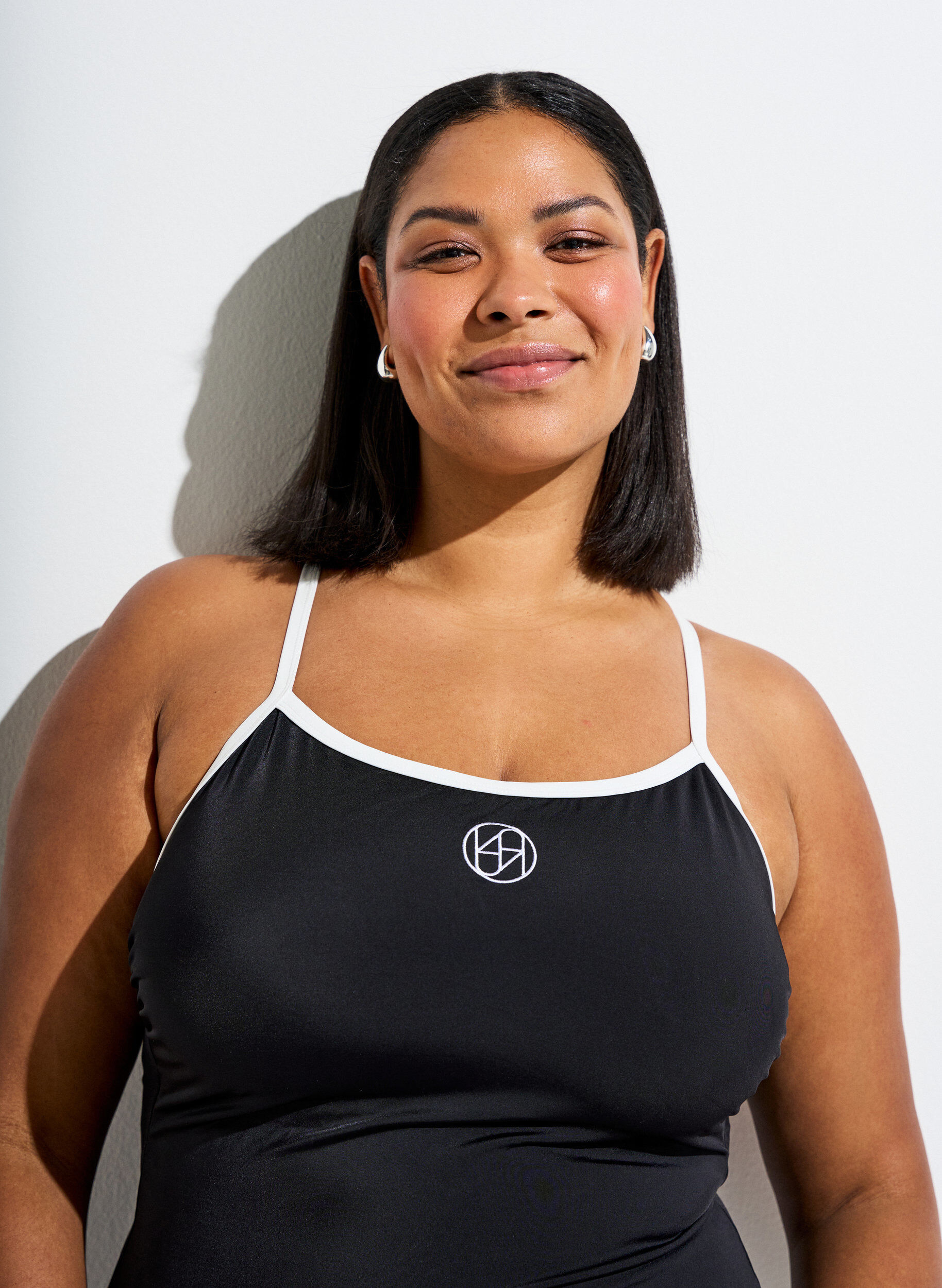 Zizzi Sportbadpak met contrastbies en gekruiste bandjes, Zwart, Model image number 3