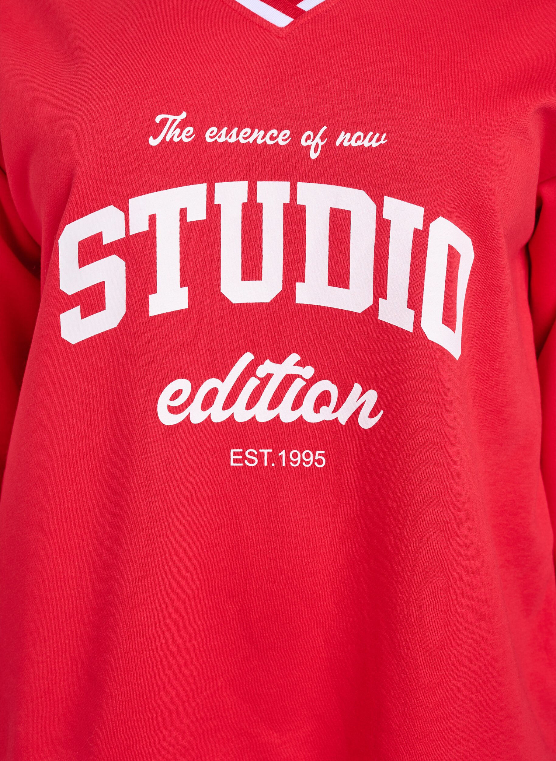 Zizzi Sweatshirt met V-hals en tekstprint, Rood, Packshot image number 2